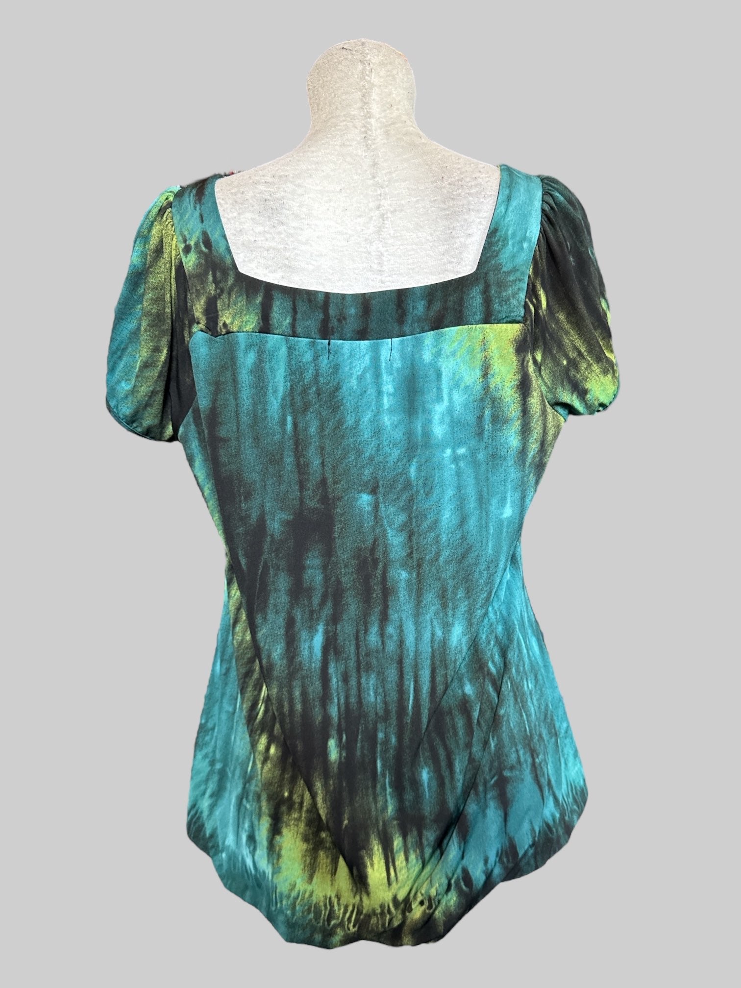 XL Flowy blue green tie dye top with pleated chest and sleeves