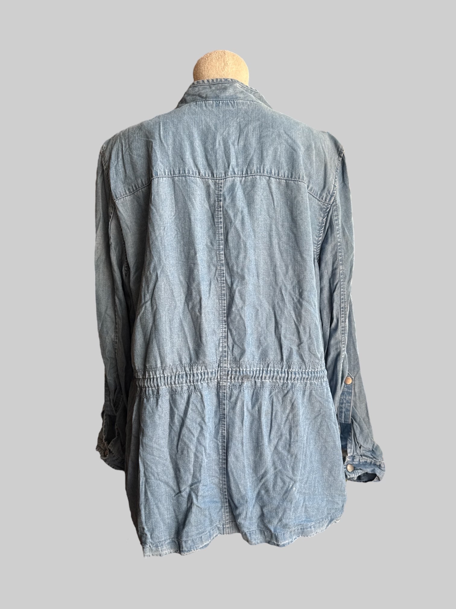 0X Lightweight denim jacket with multiple pockets