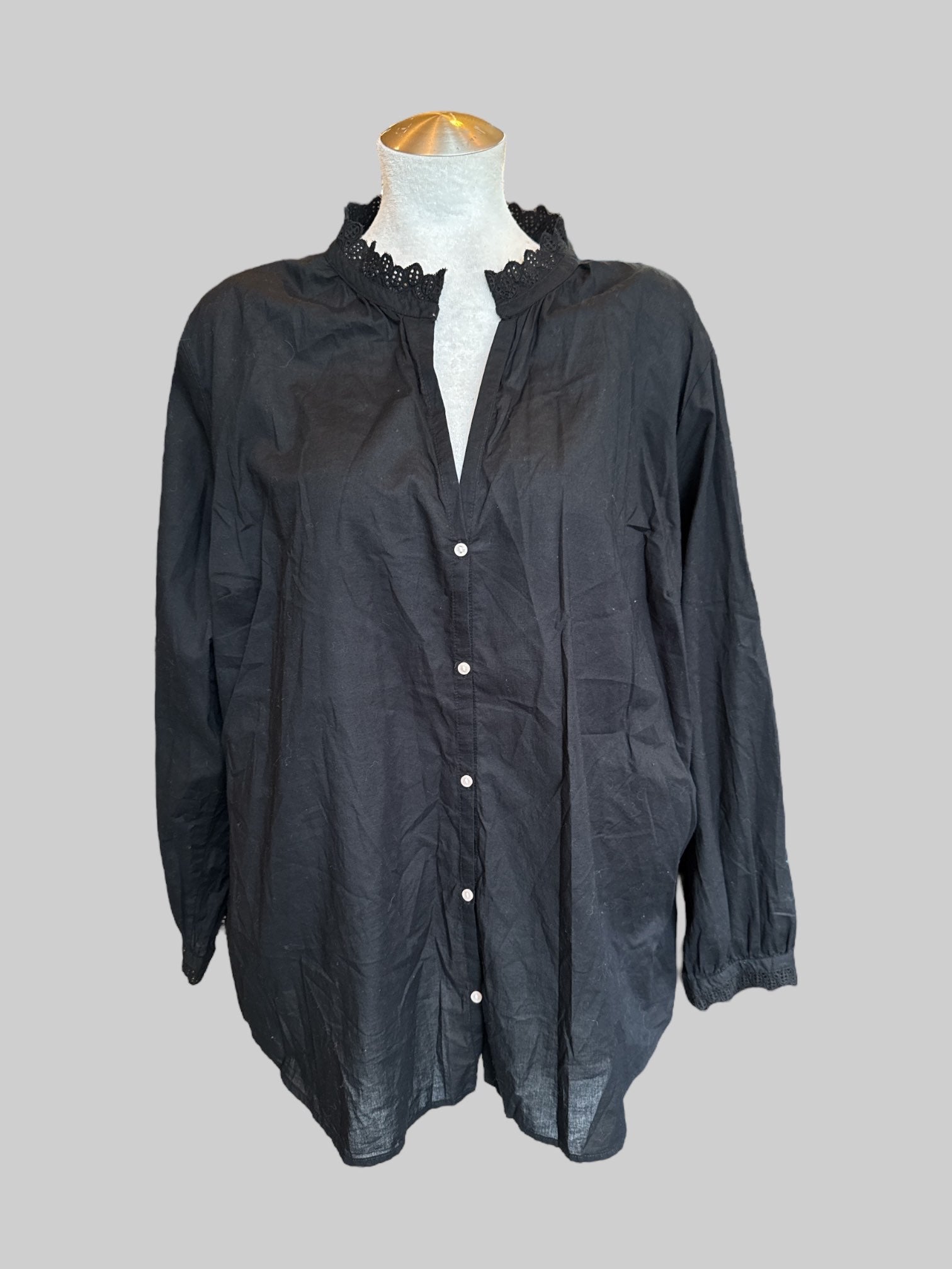 1X Black button down with lace trim