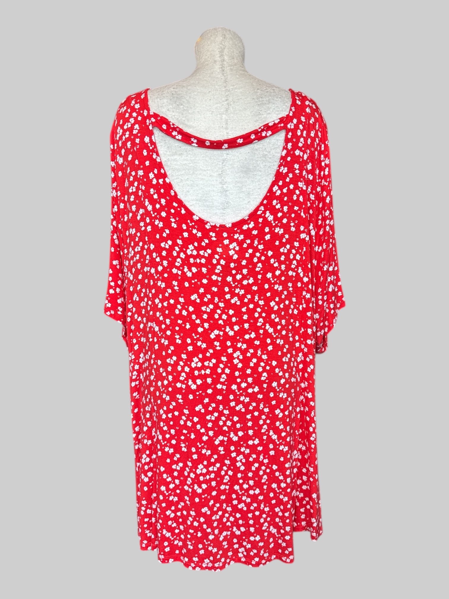 6X Flowy reddish orange top with white florals and back cut out