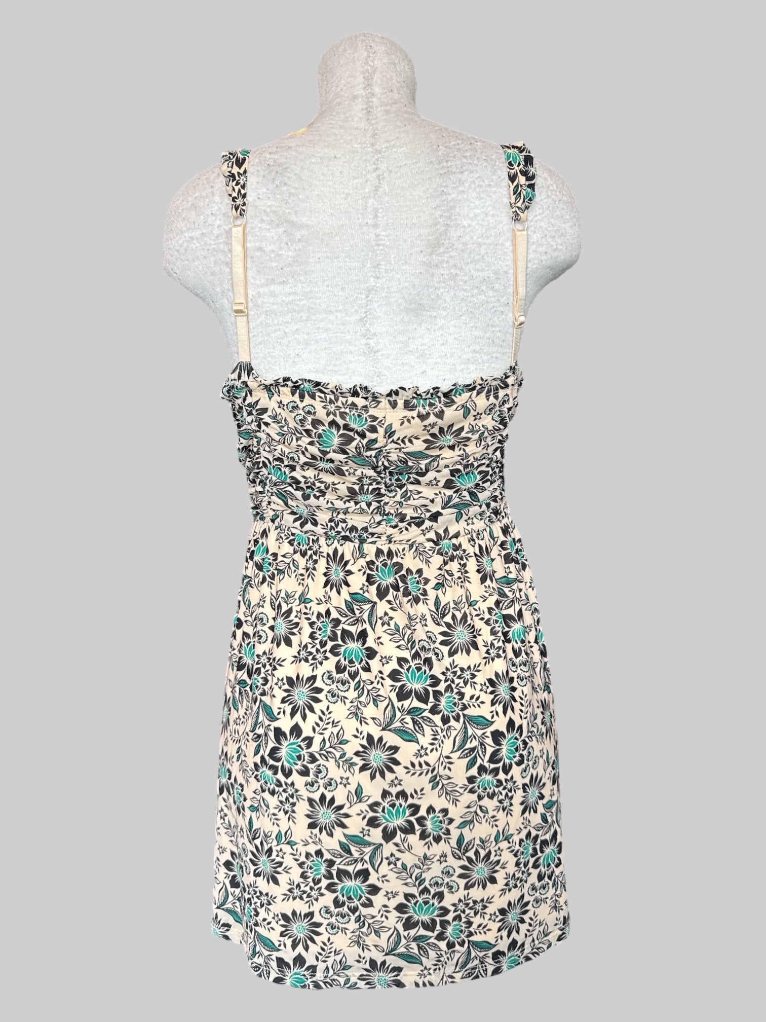 5X Flowy tan sleeveless top with black and blue florals and ruching on the chest