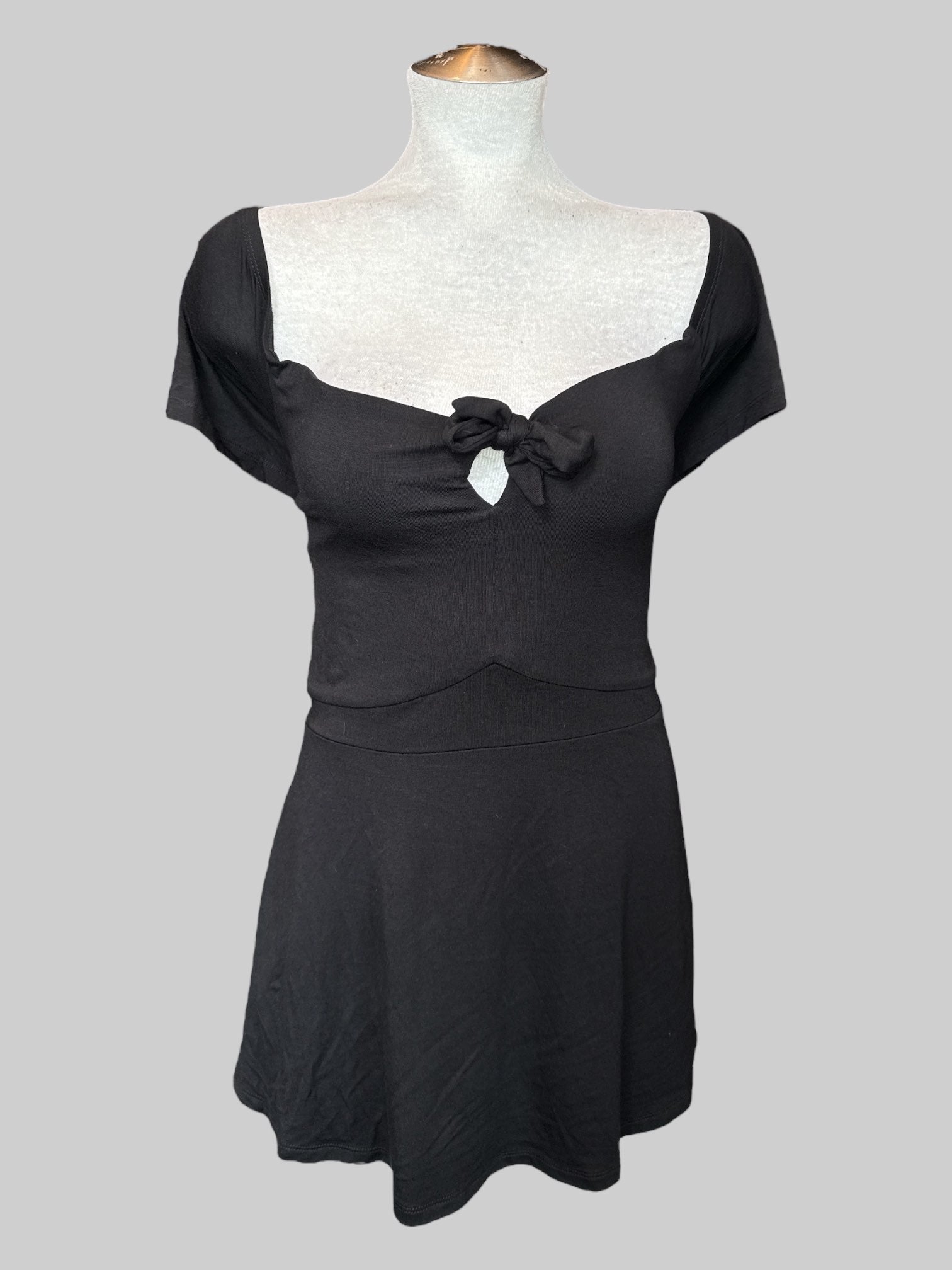 4X Flowy black top with tie chest