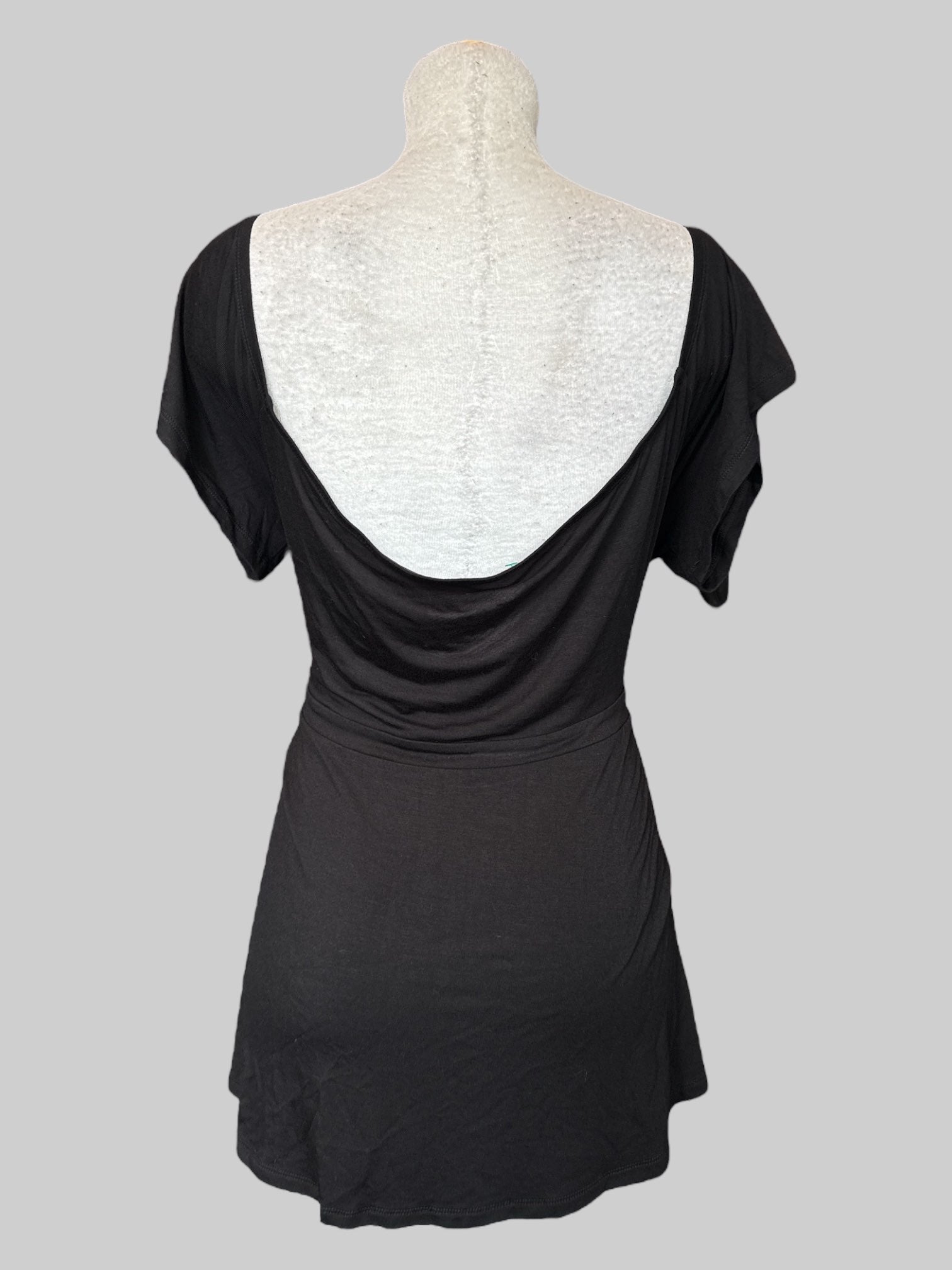 4X Flowy black top with tie chest