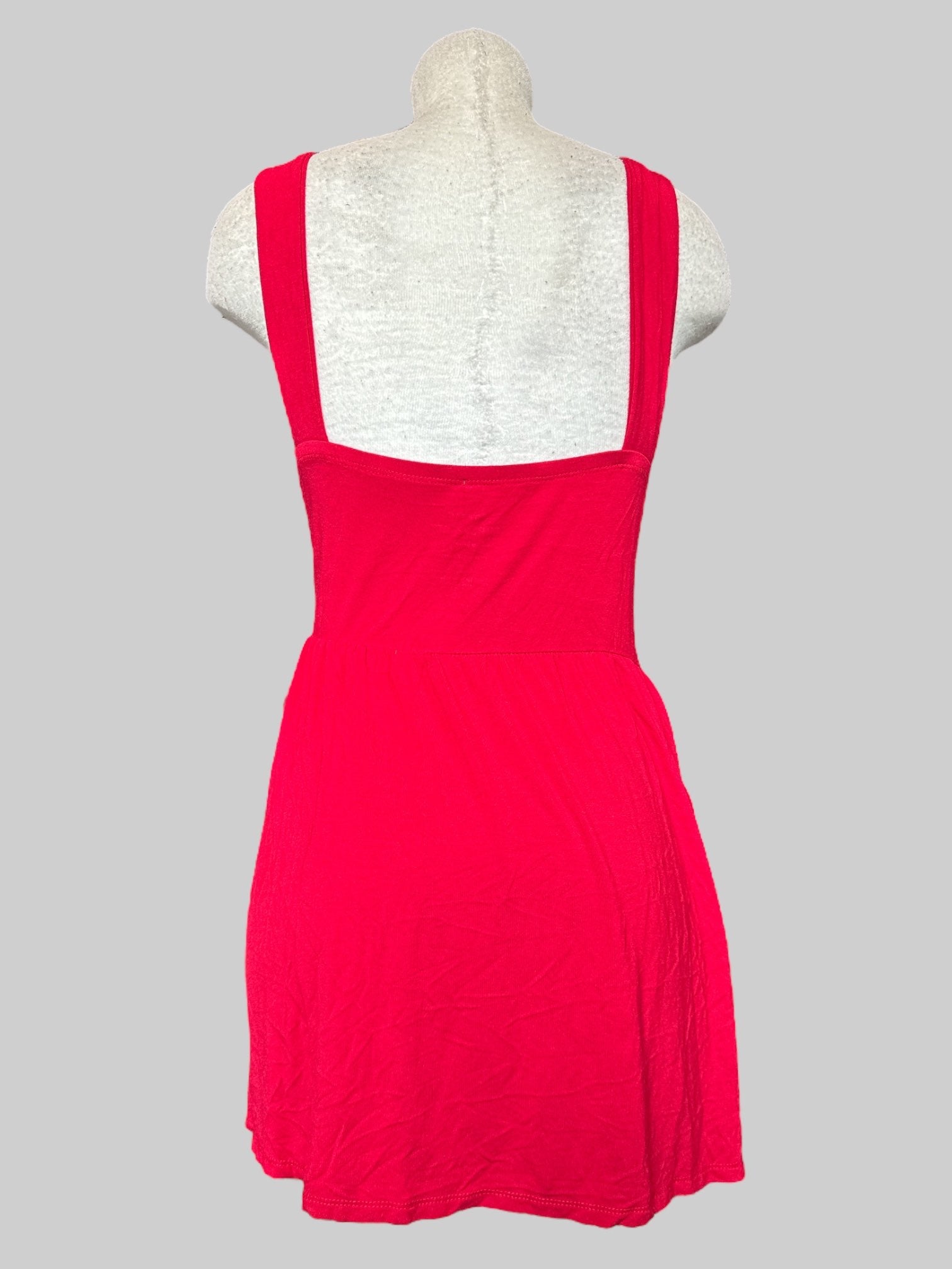 4X Flowy red sleeveless top with chest cut out and crisscross straps