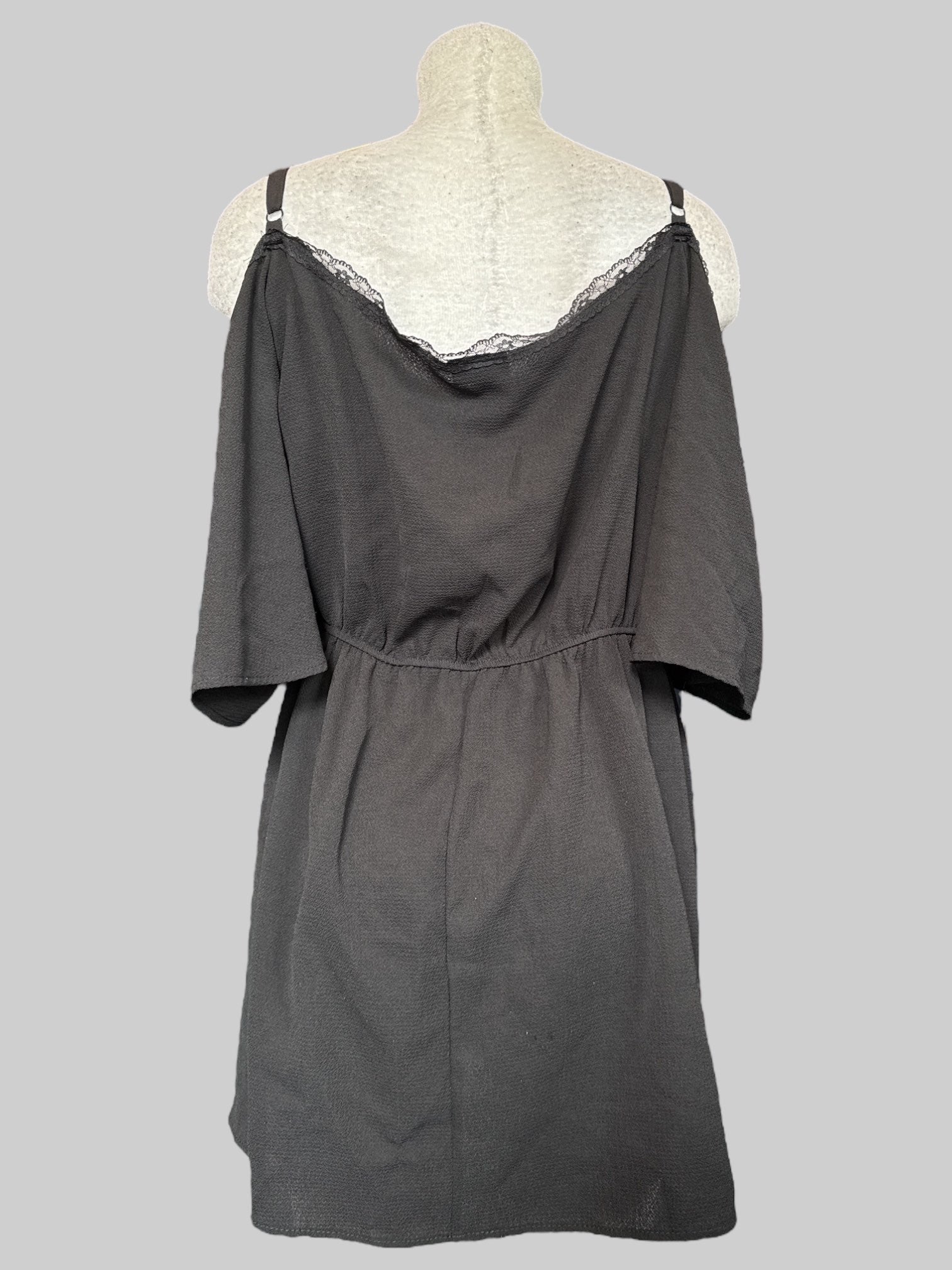 4X Flowy black top with cold shoulders and lace trim