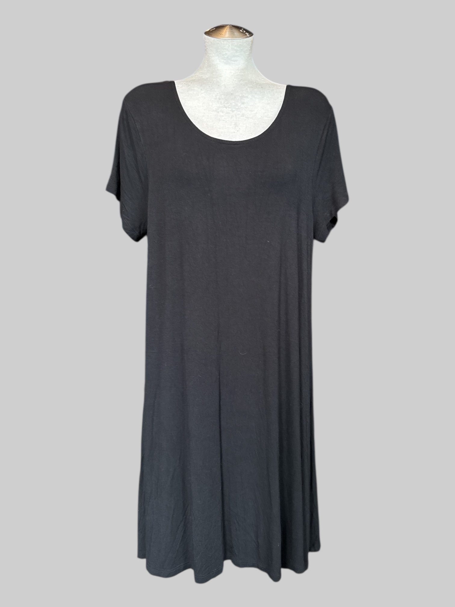 1X simple black flowy t shirt dress