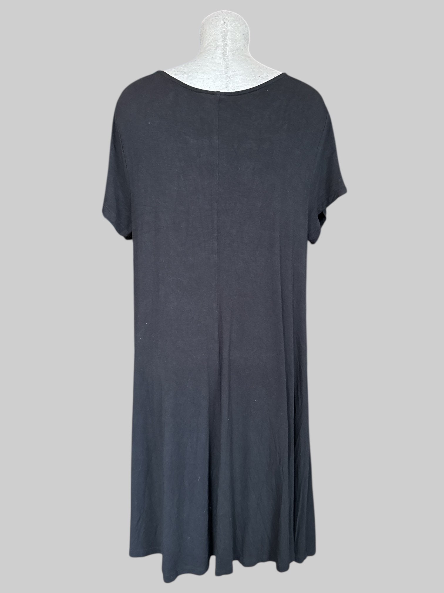 1X simple black flowy t shirt dress
