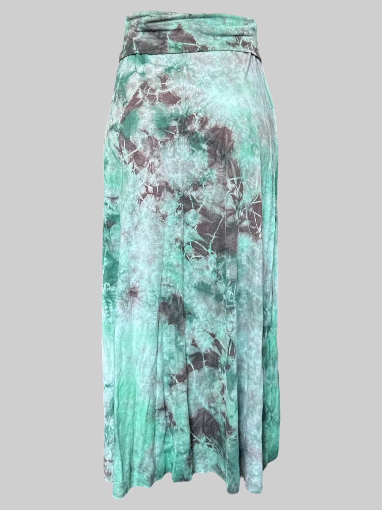 L green, white, and brown tie dye flowy maxi skirt