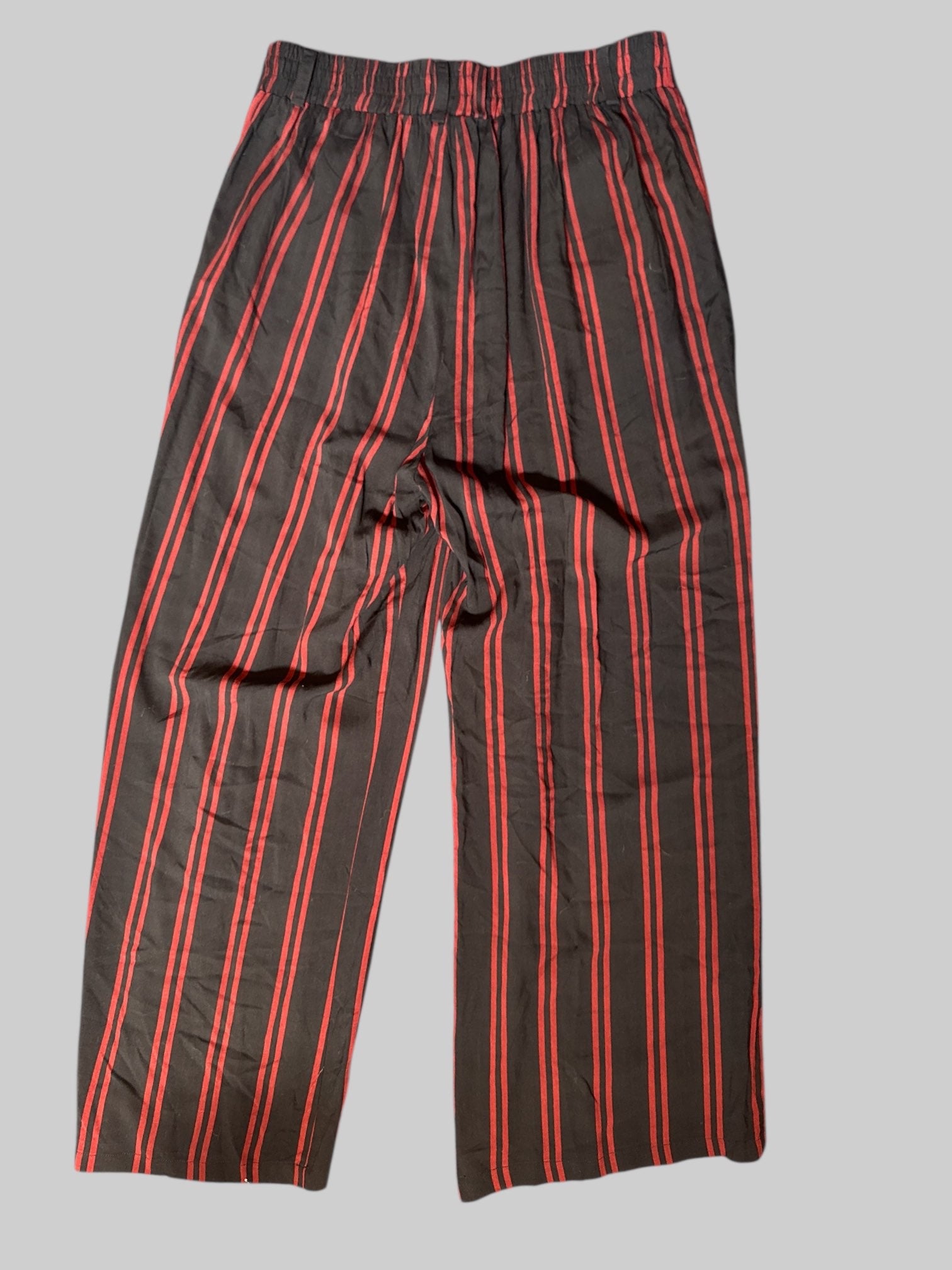 XL NWT Torrid red and black striped flowy pants with elastic waistband