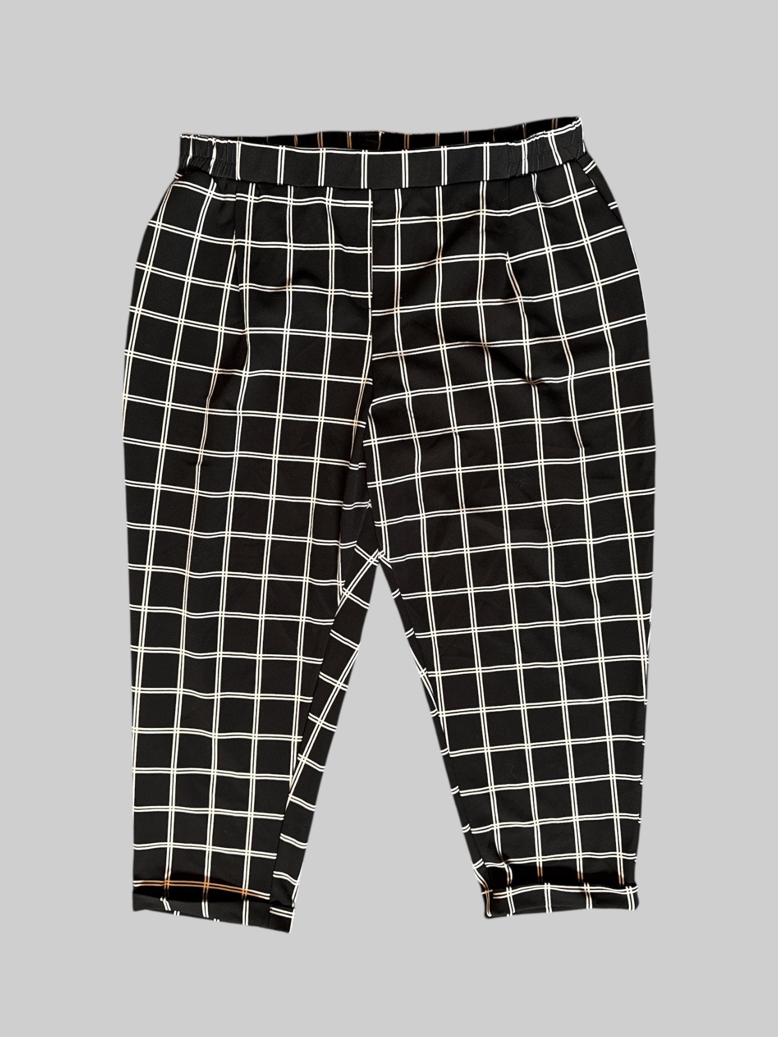 1X black and white stretchy plaid pants with pockets