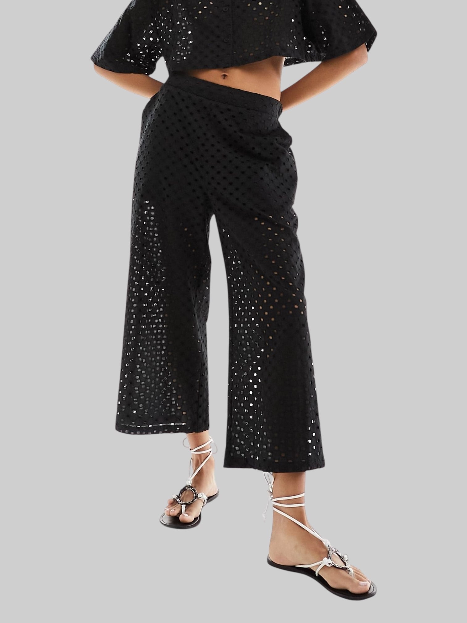 4X black culottes with eyelet design