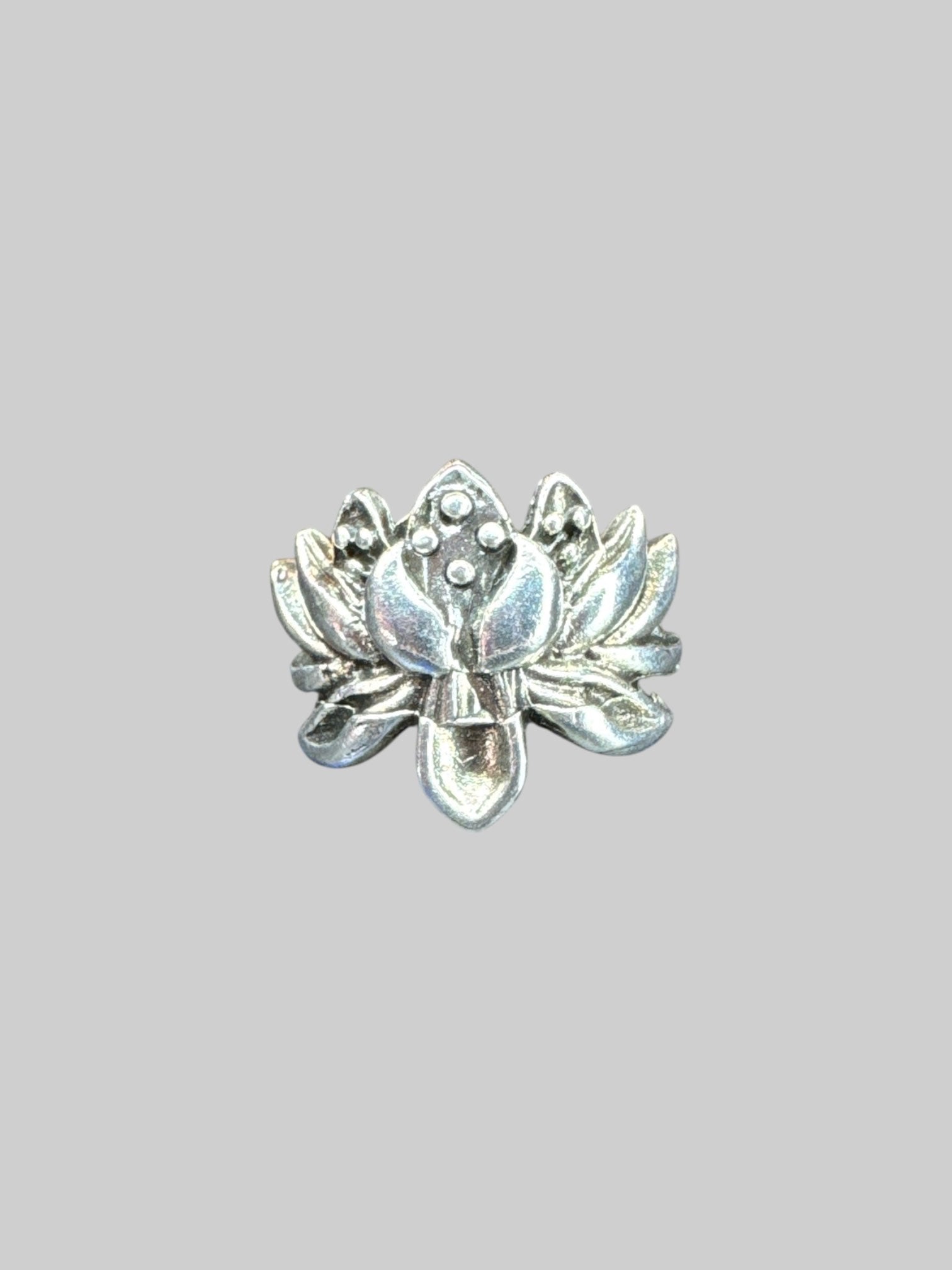 Size 5 lotus flower silver tone ring