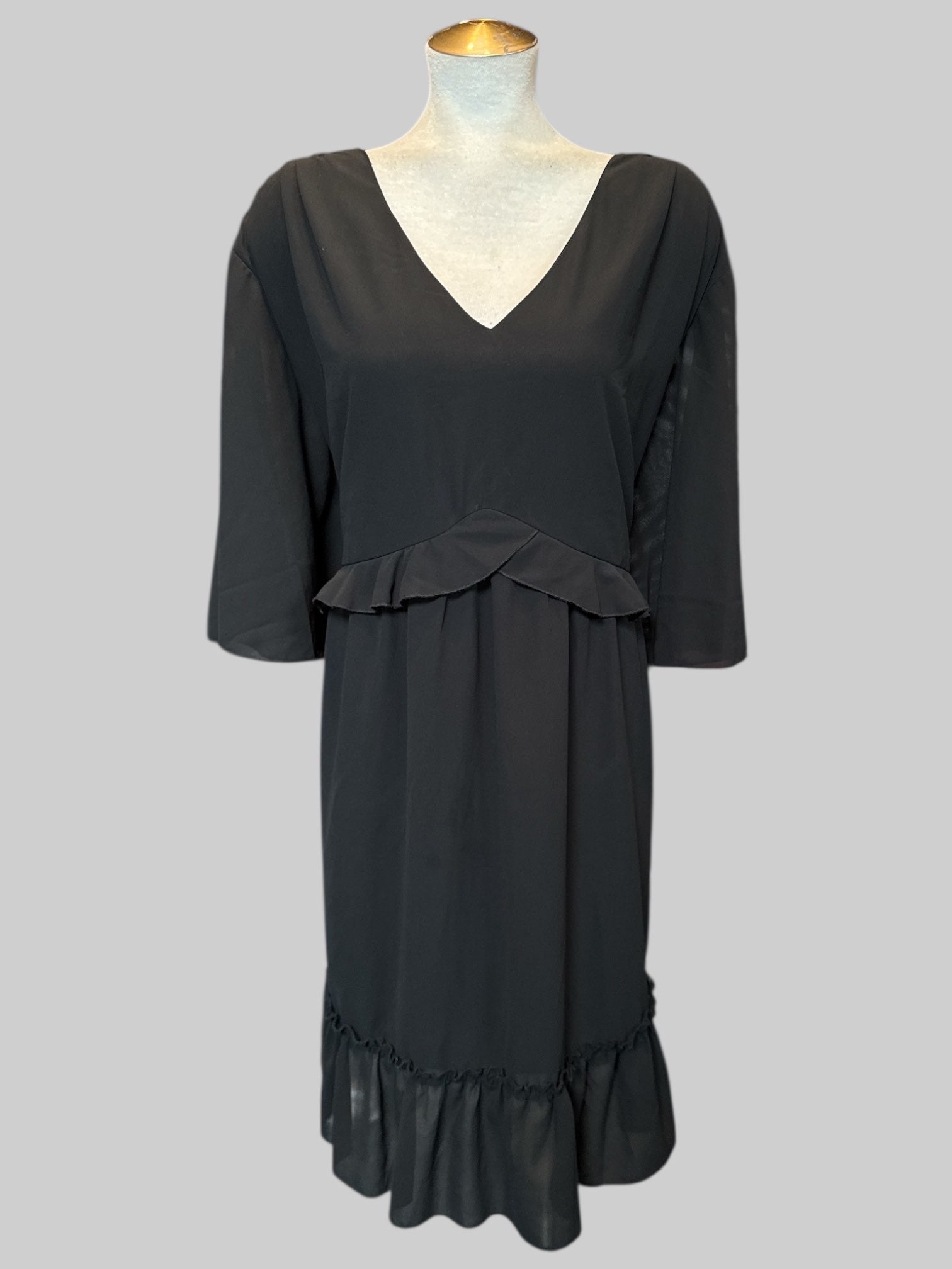 3X Flowy black dress with ruffles