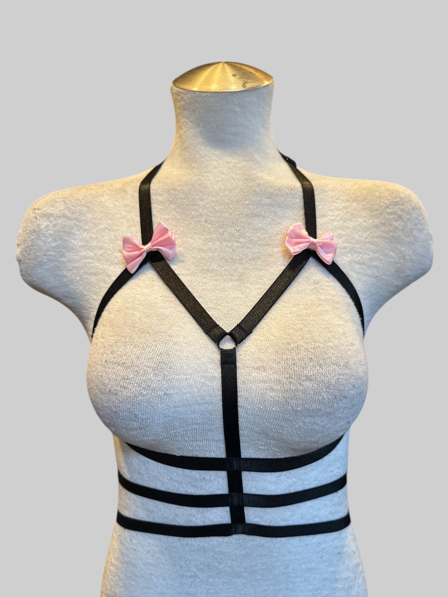Stretchy chest harness with bow details