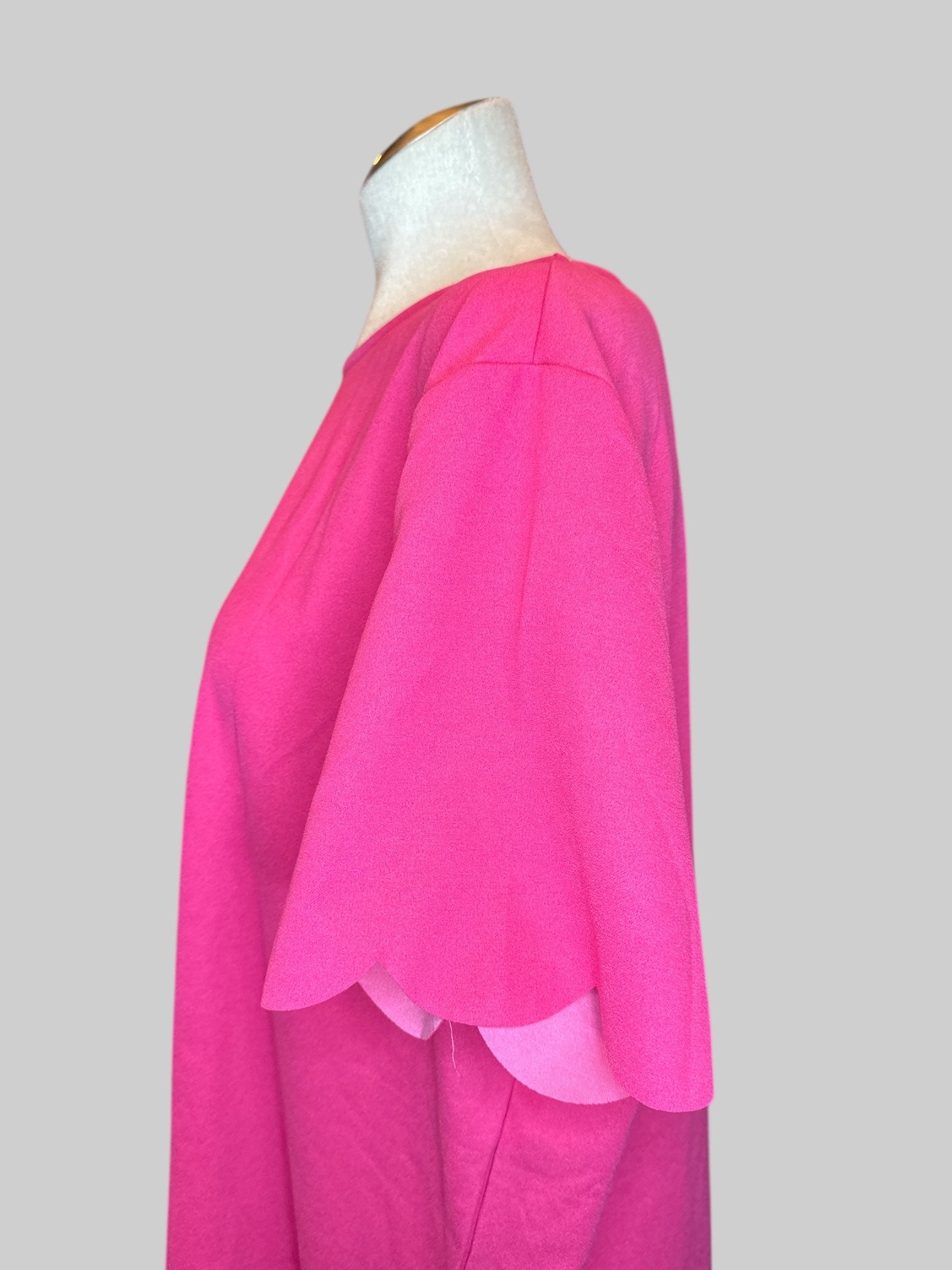 2X Pink stretchy dress with scalloped hem