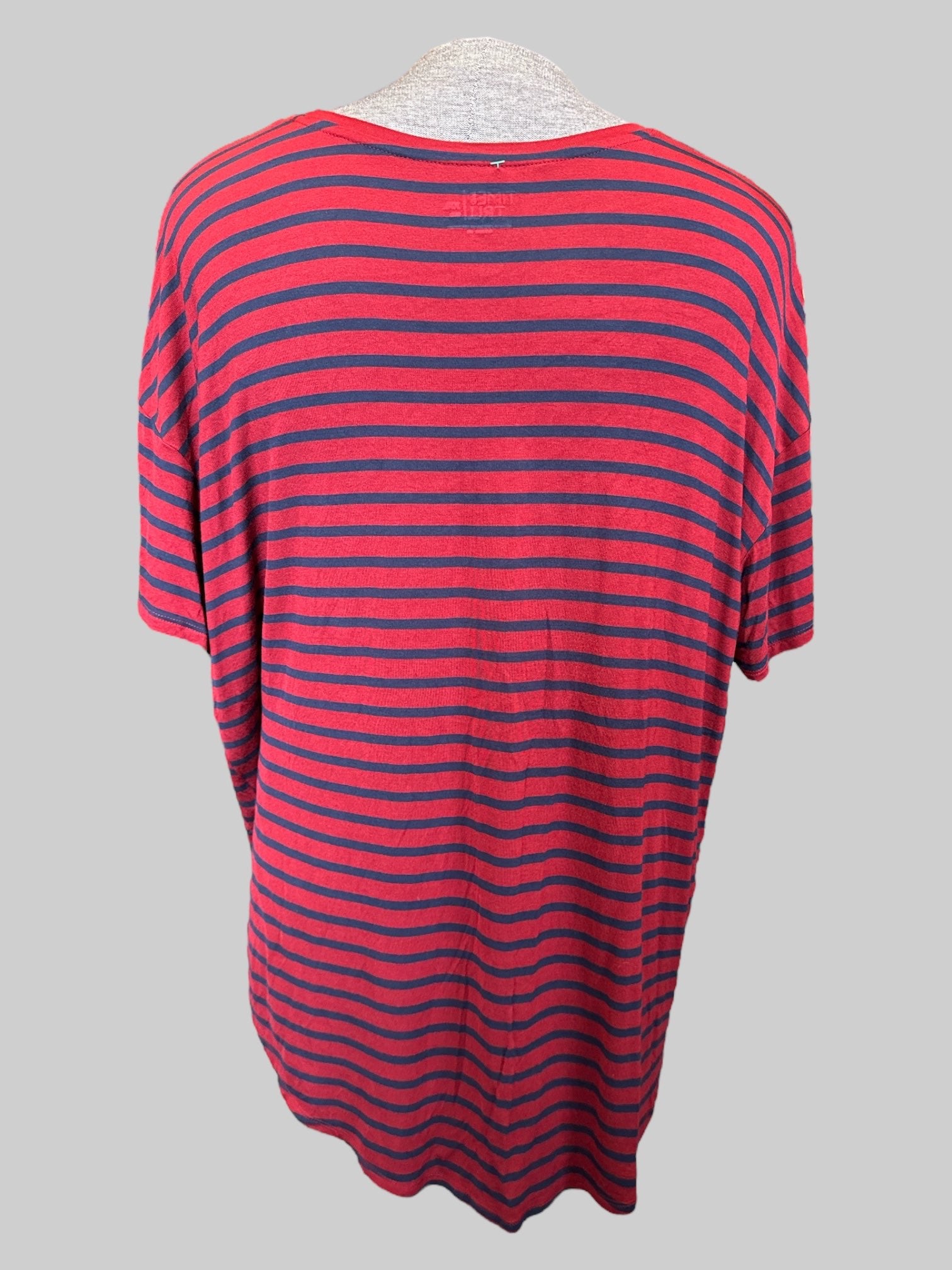 3X Red and blue striped flowy v neck tee shirt