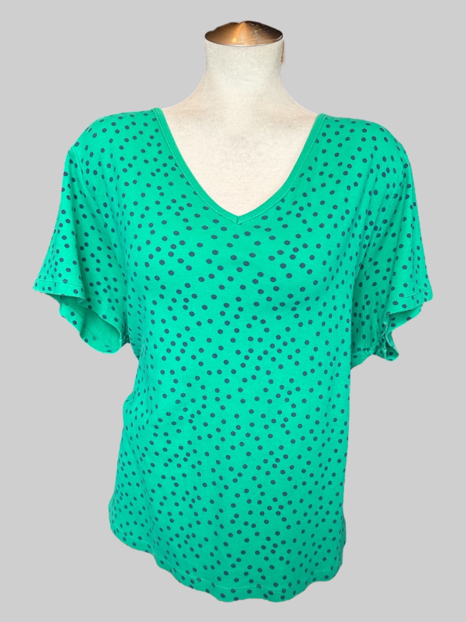 4X Green and blue flowy polka dot v neck tee shirt