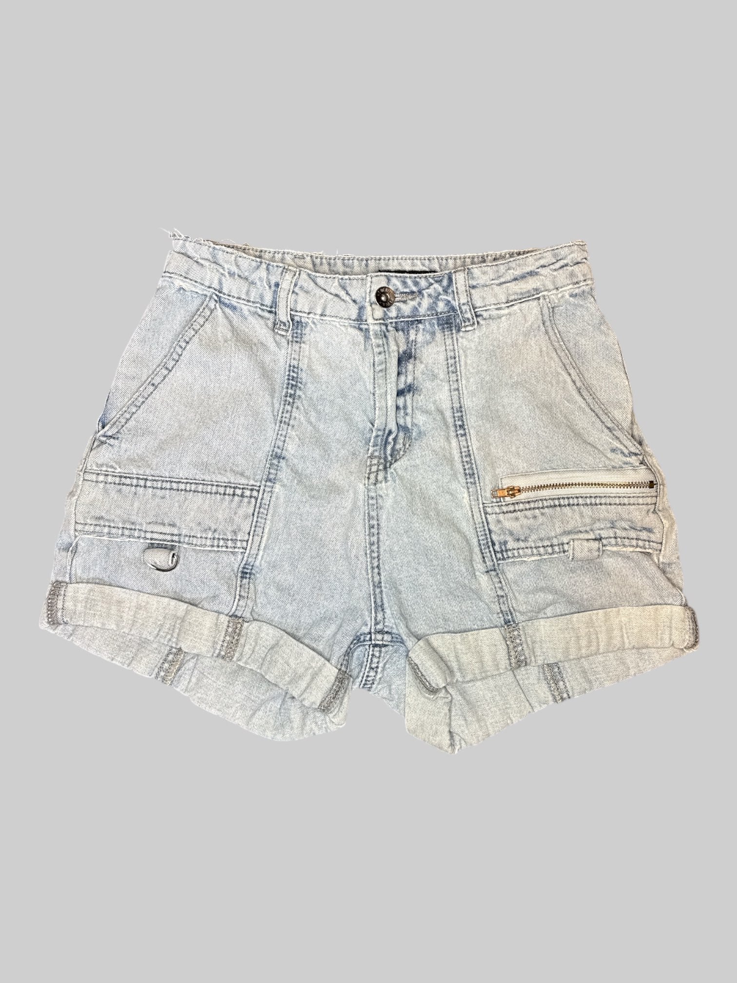S light wash shorts with pocket zipper