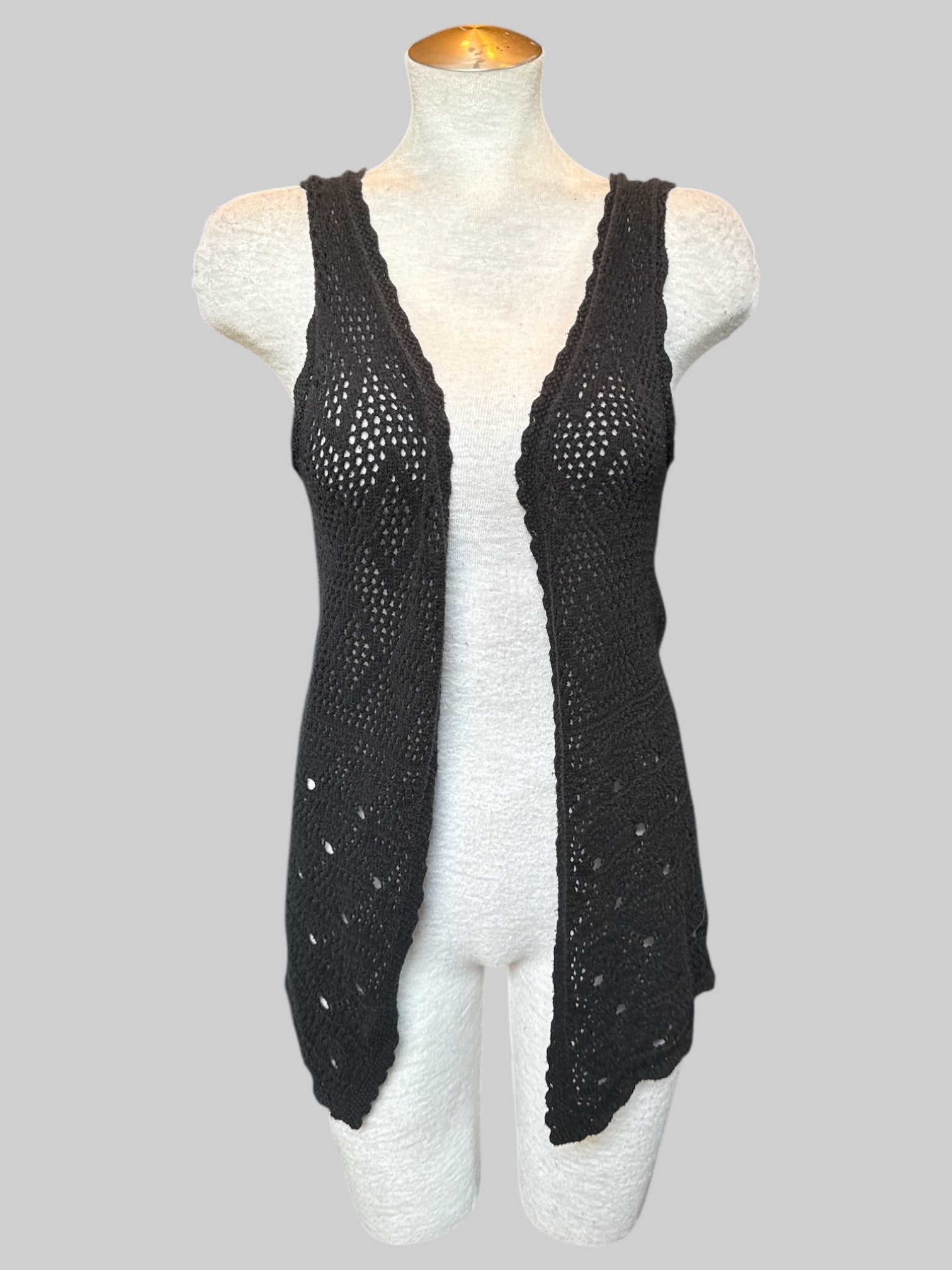M black knit sleeveless cardigan