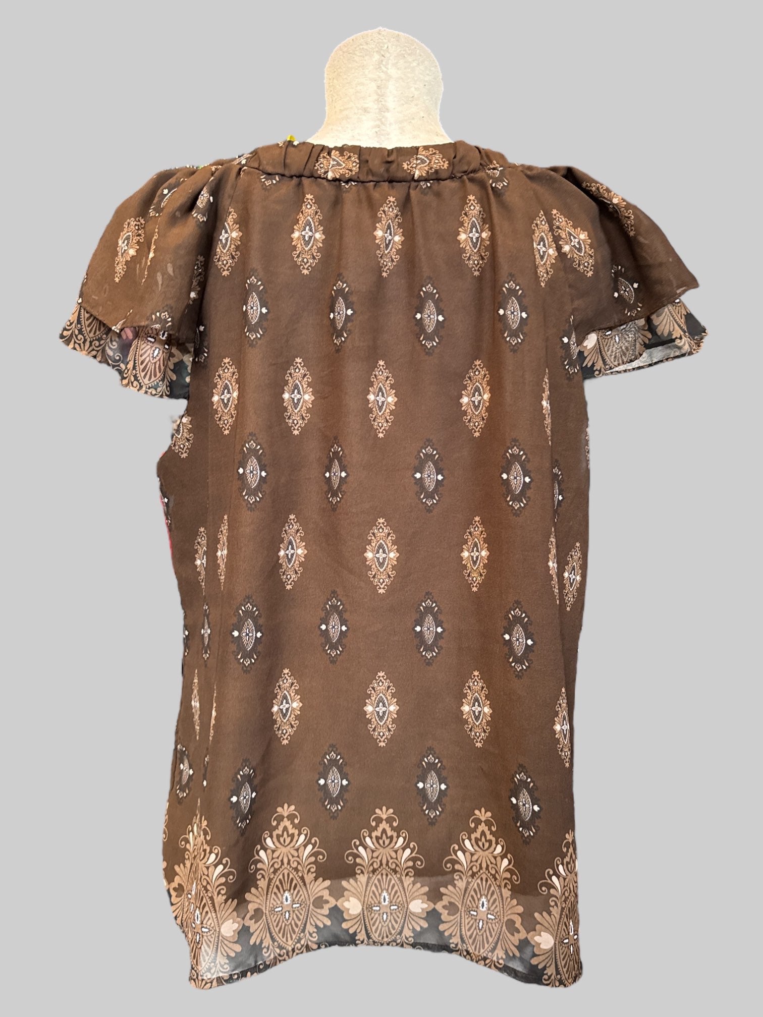 XL brown short sleeve flowy top with geometric pattern