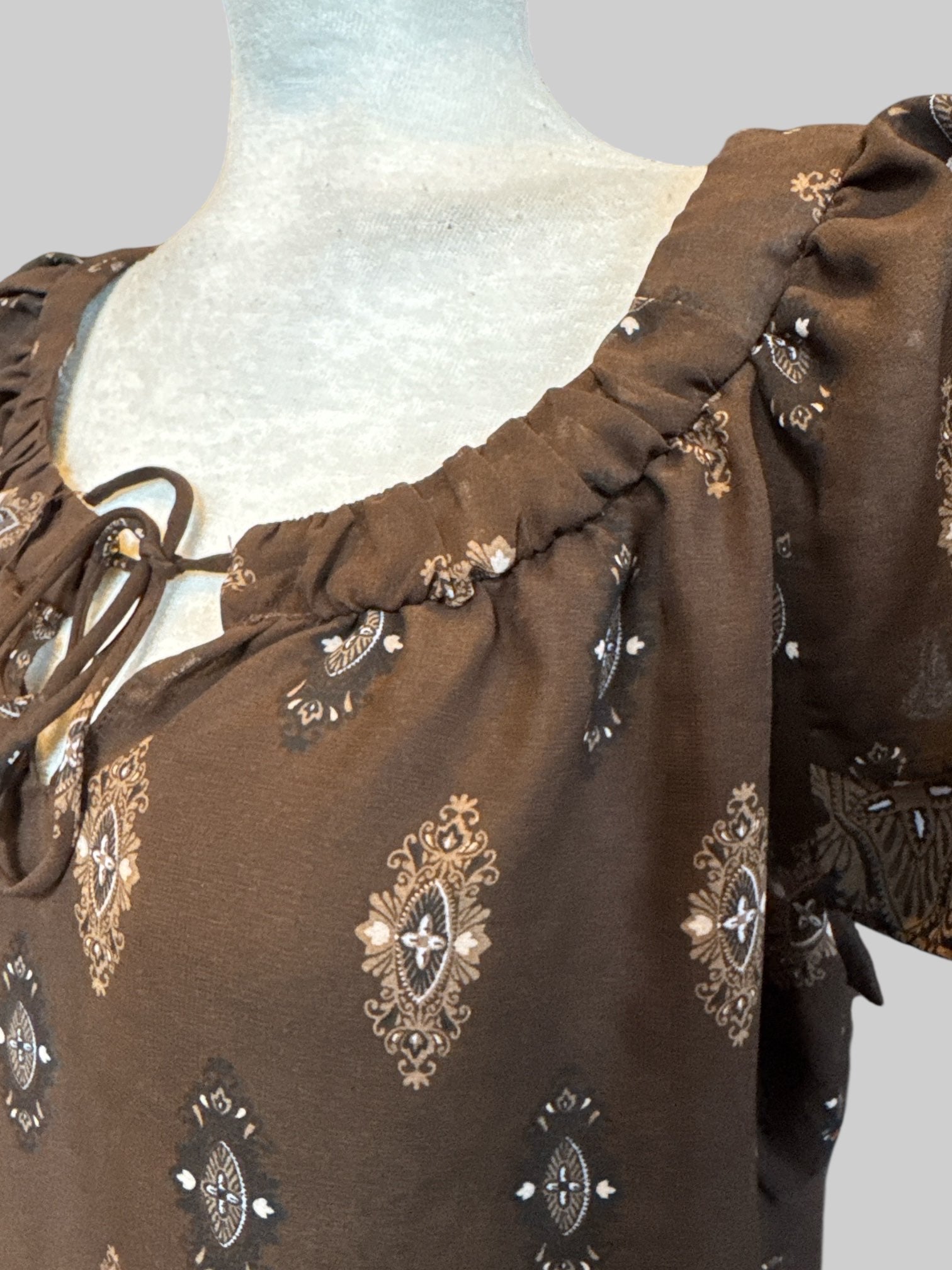 XL brown short sleeve flowy top with geometric pattern