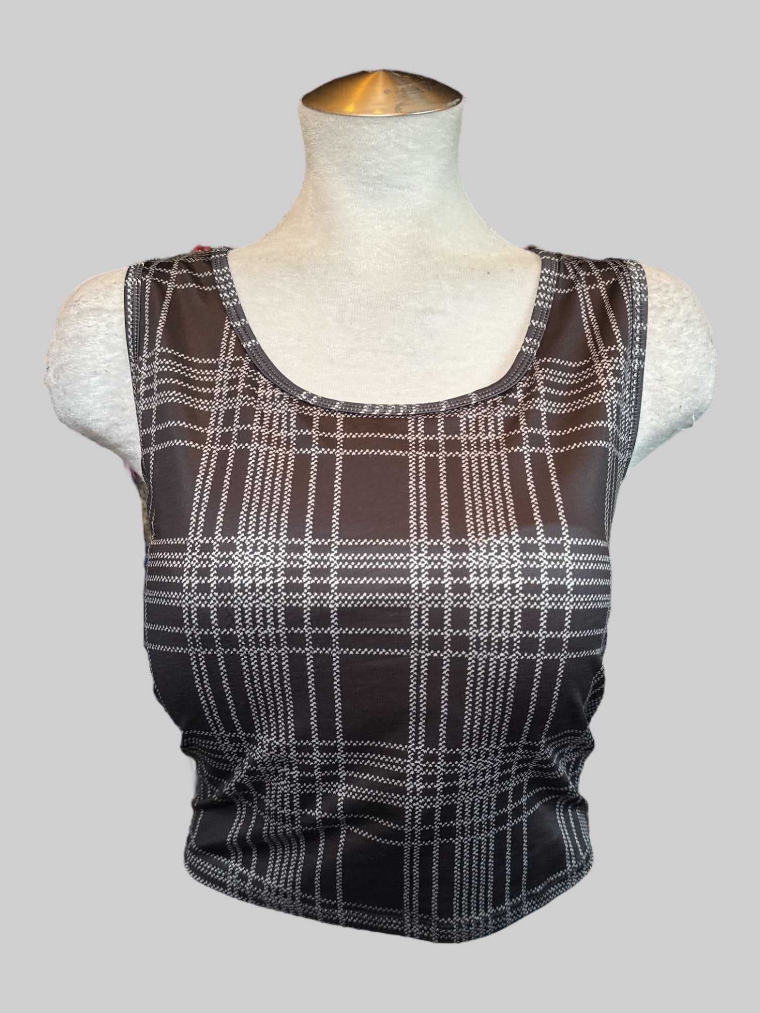 2X black and white plaid cropped athletic top