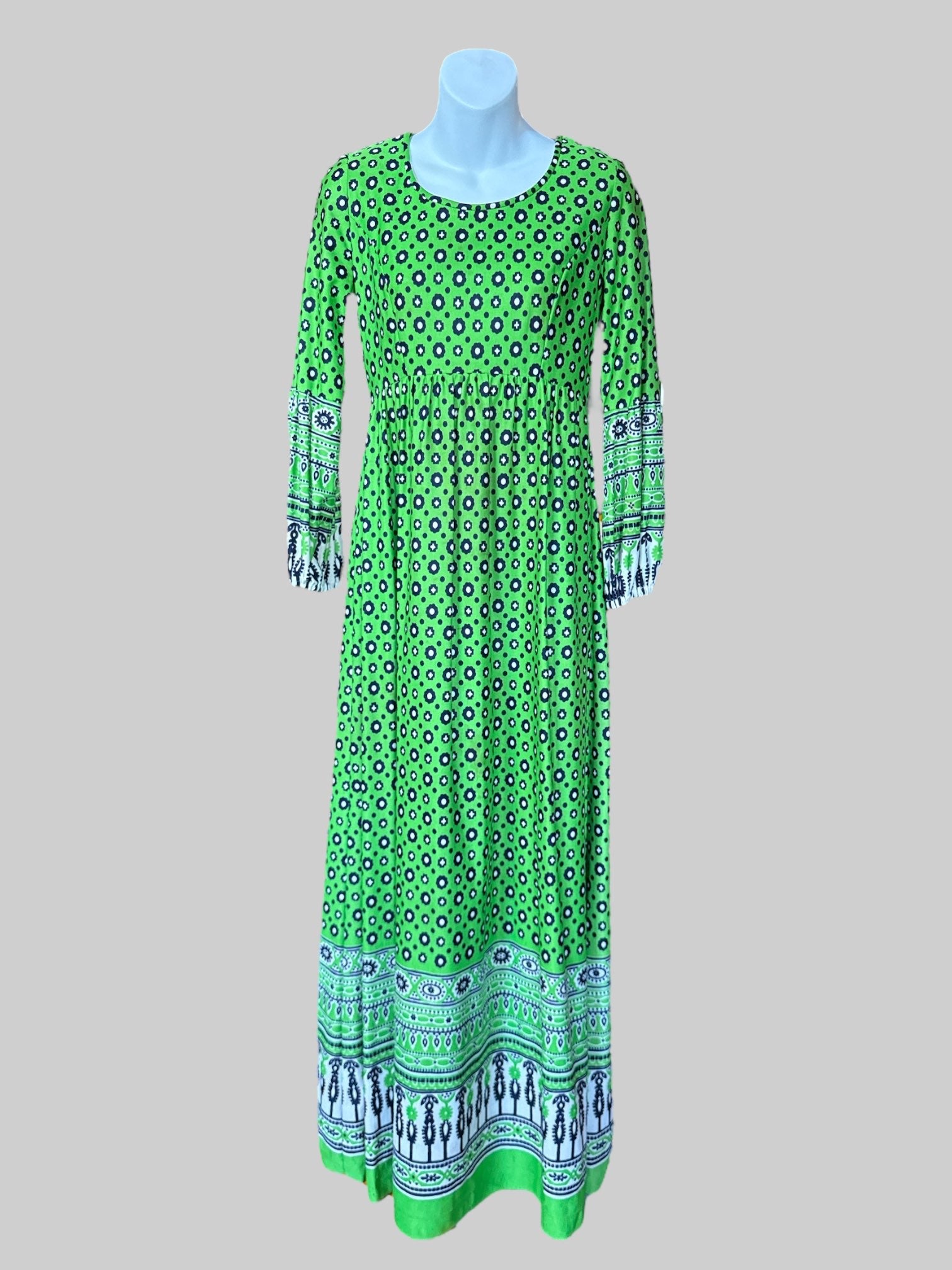 XS VTG green maxi dress with blue and white geometric patterns