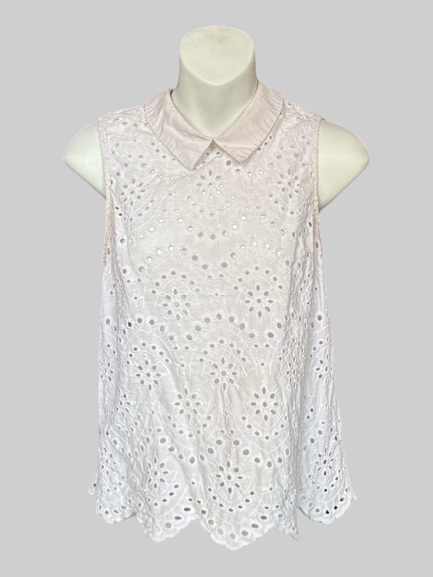 S White collared sleeveless top with eyelet pattern