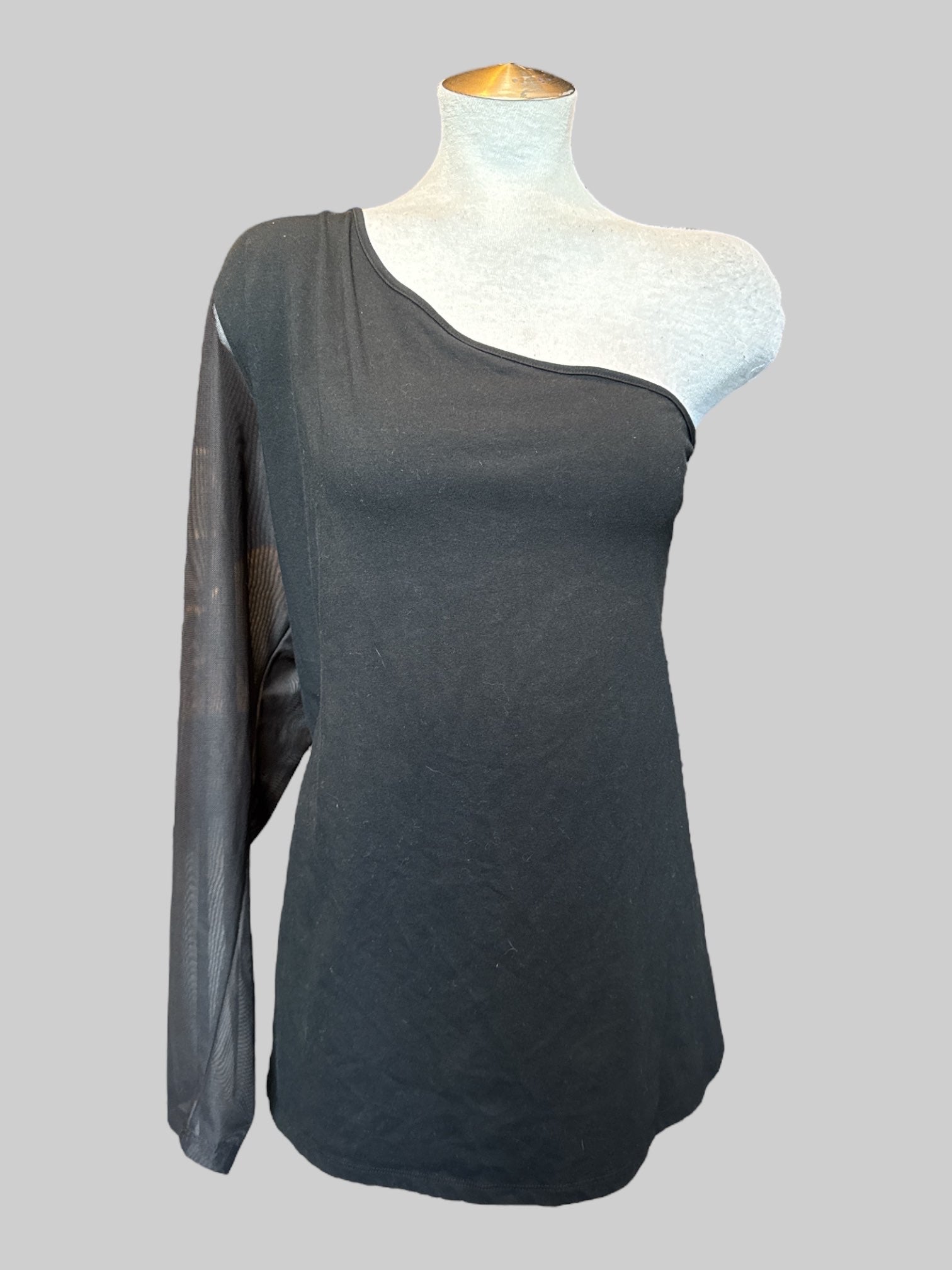 5X Black one shoulder top with mesh sleeve