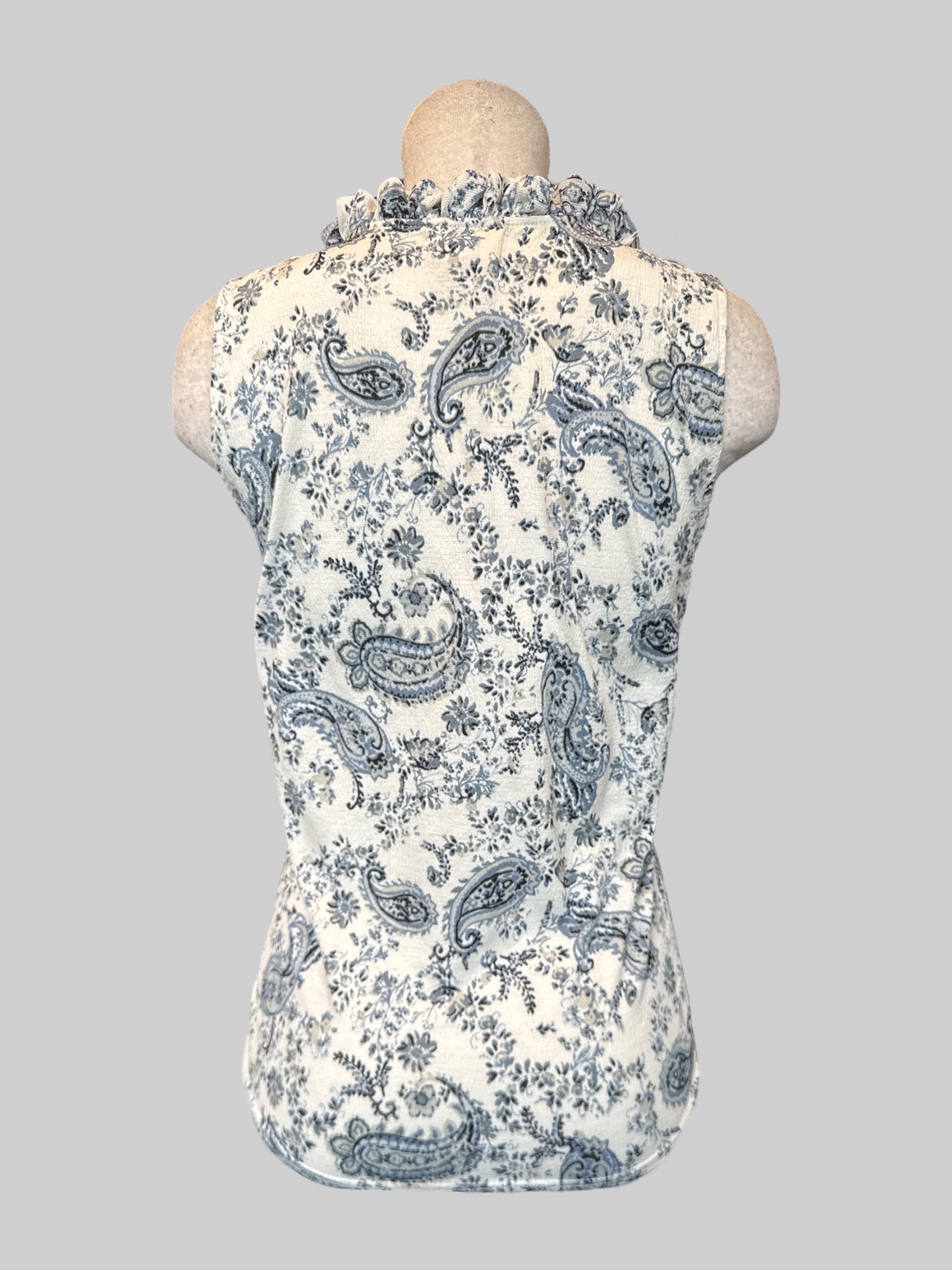 L White blue and black paisley sleeveless top with tie on neckline and ruffled collar