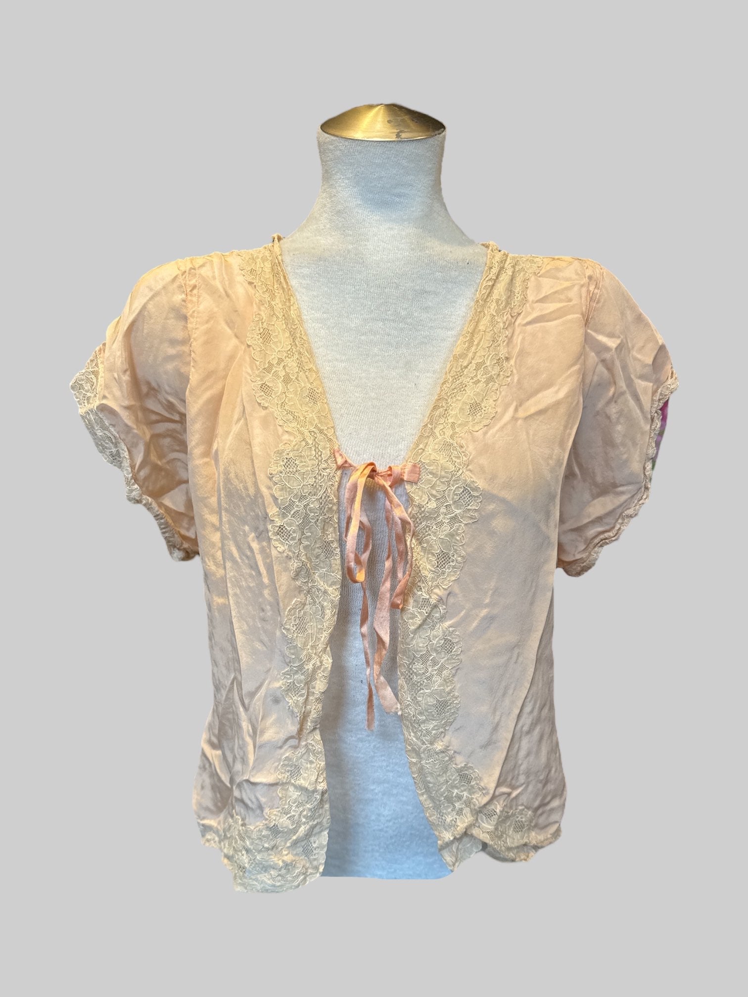 L Vintage light pink tie top with lace on hems
