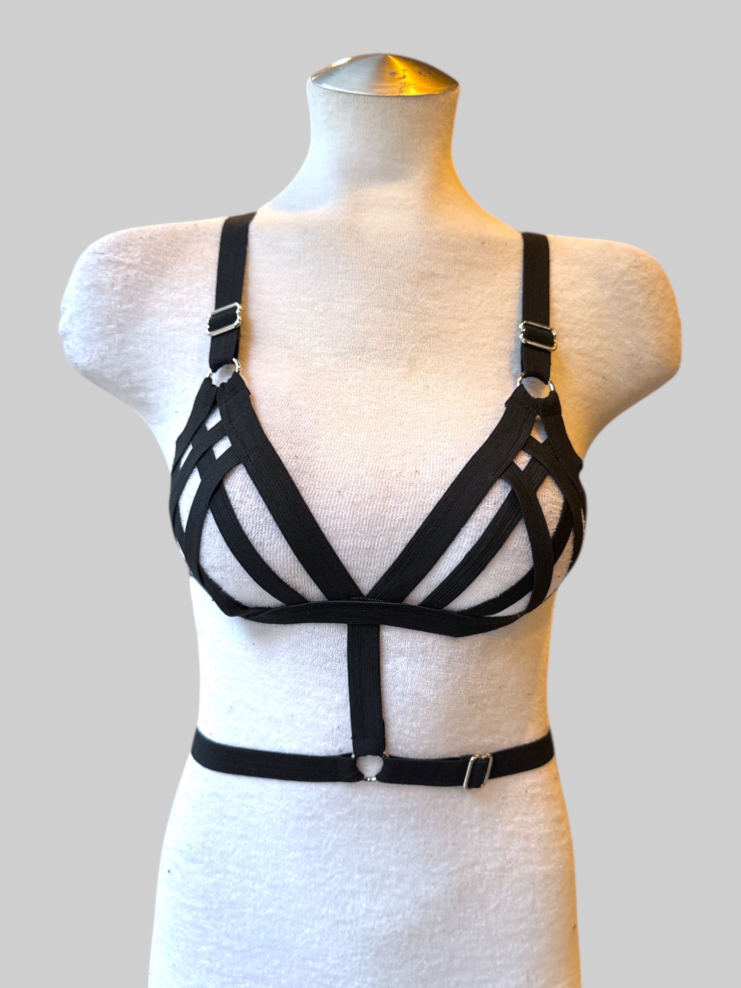 XL Black stretchy and adjustable chest harness