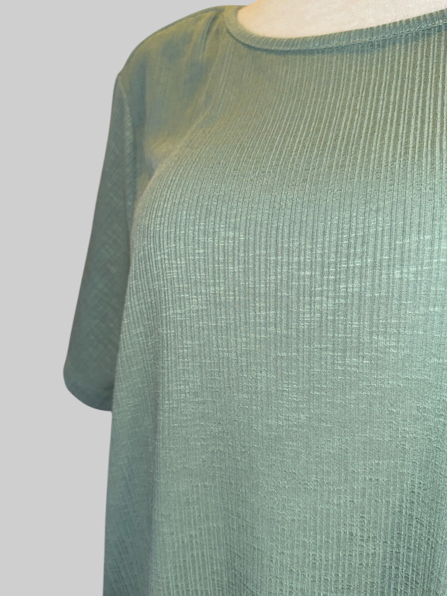 0X Sage green ribbed stretchy flowy top