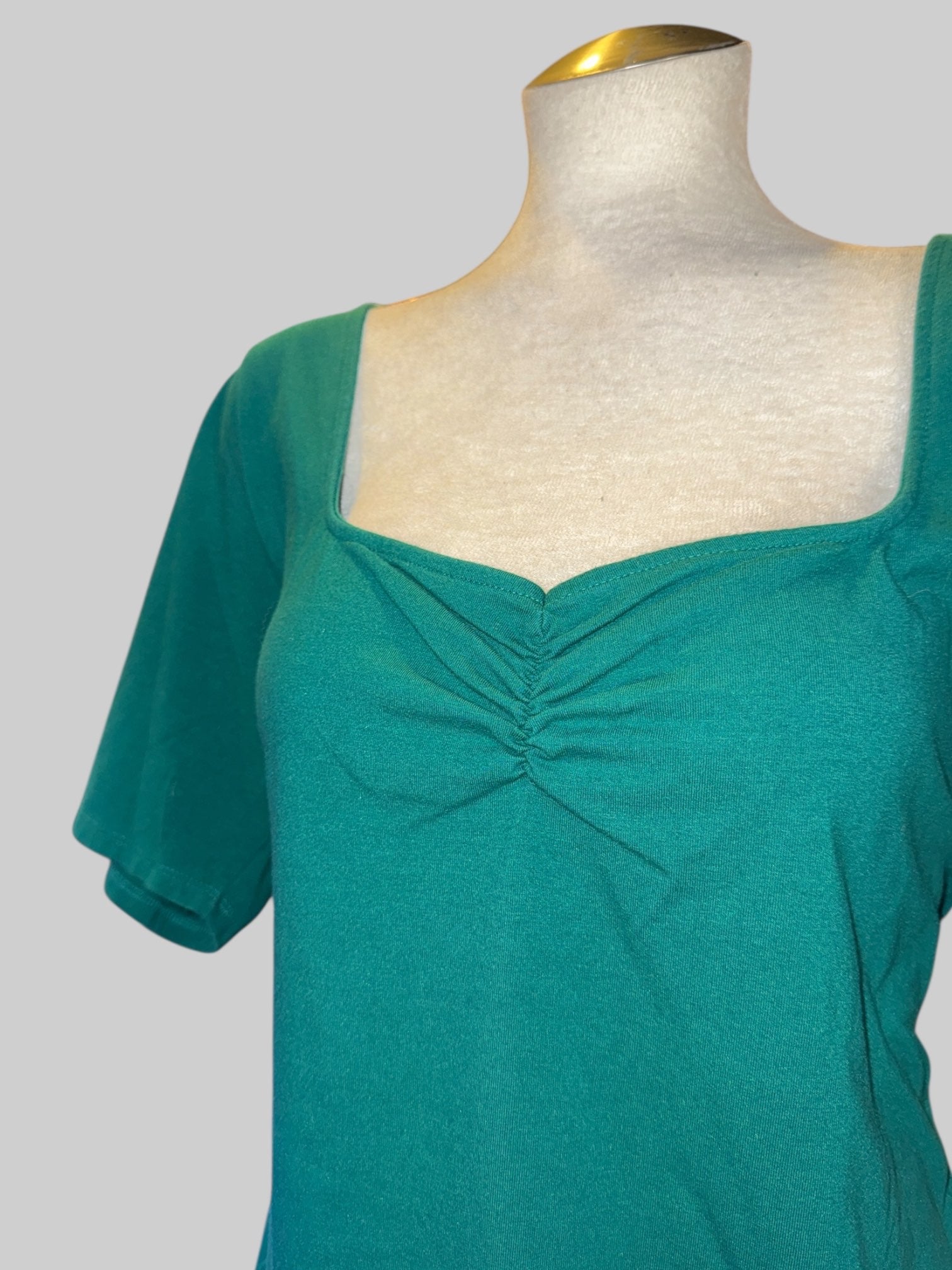 0X Green stretchy top with sweetheart square neckline