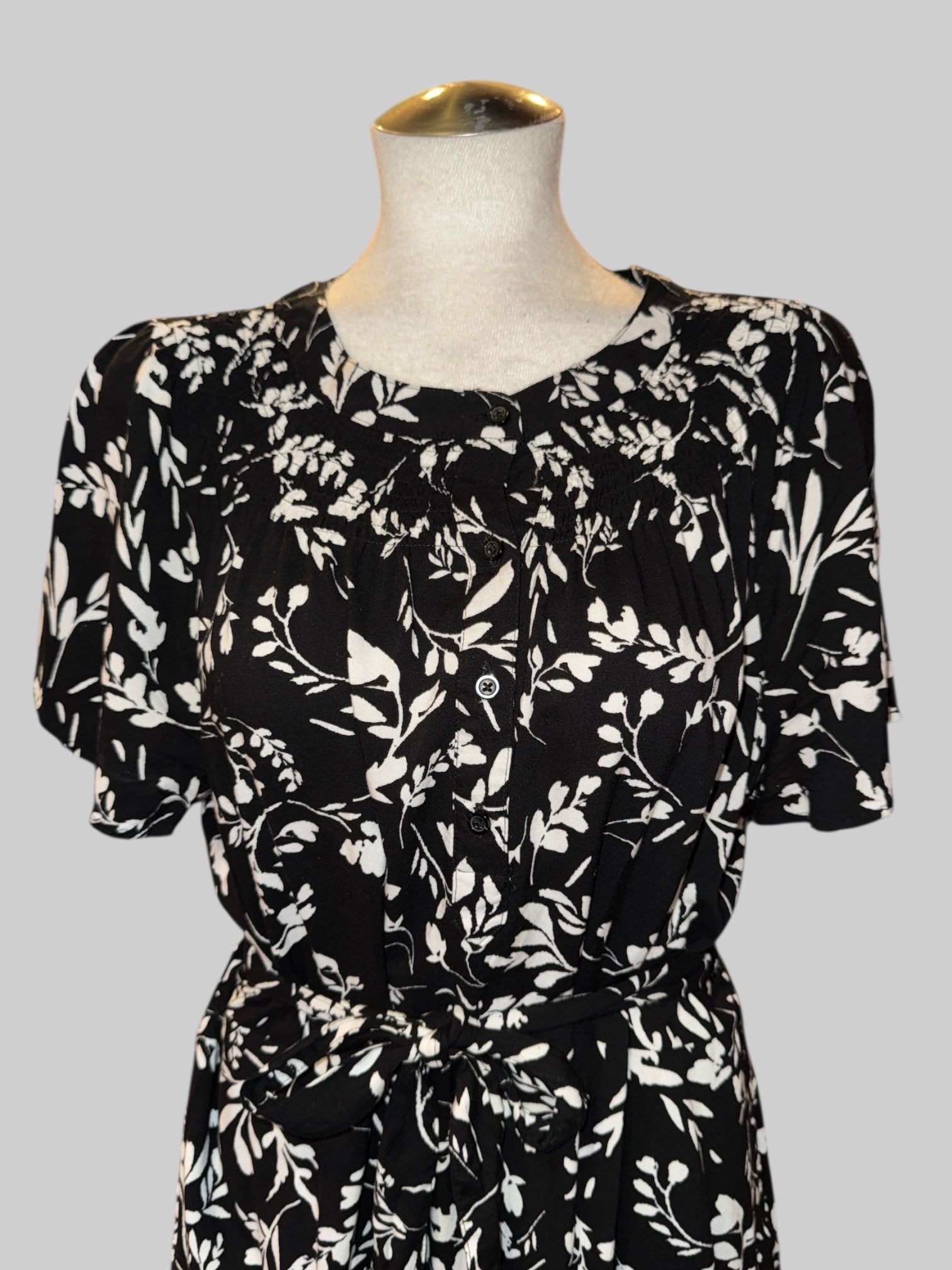 0X Black and white botanical print button up dress with belt