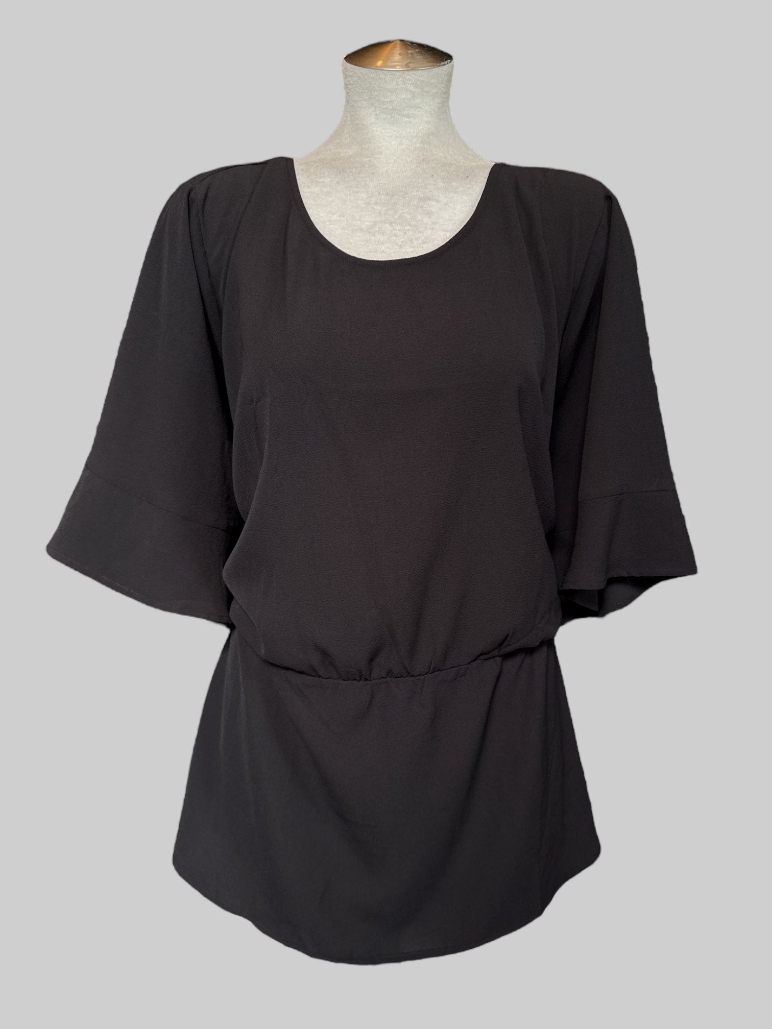 3X Black top with flowy sleeves, elastic waistband, and tie