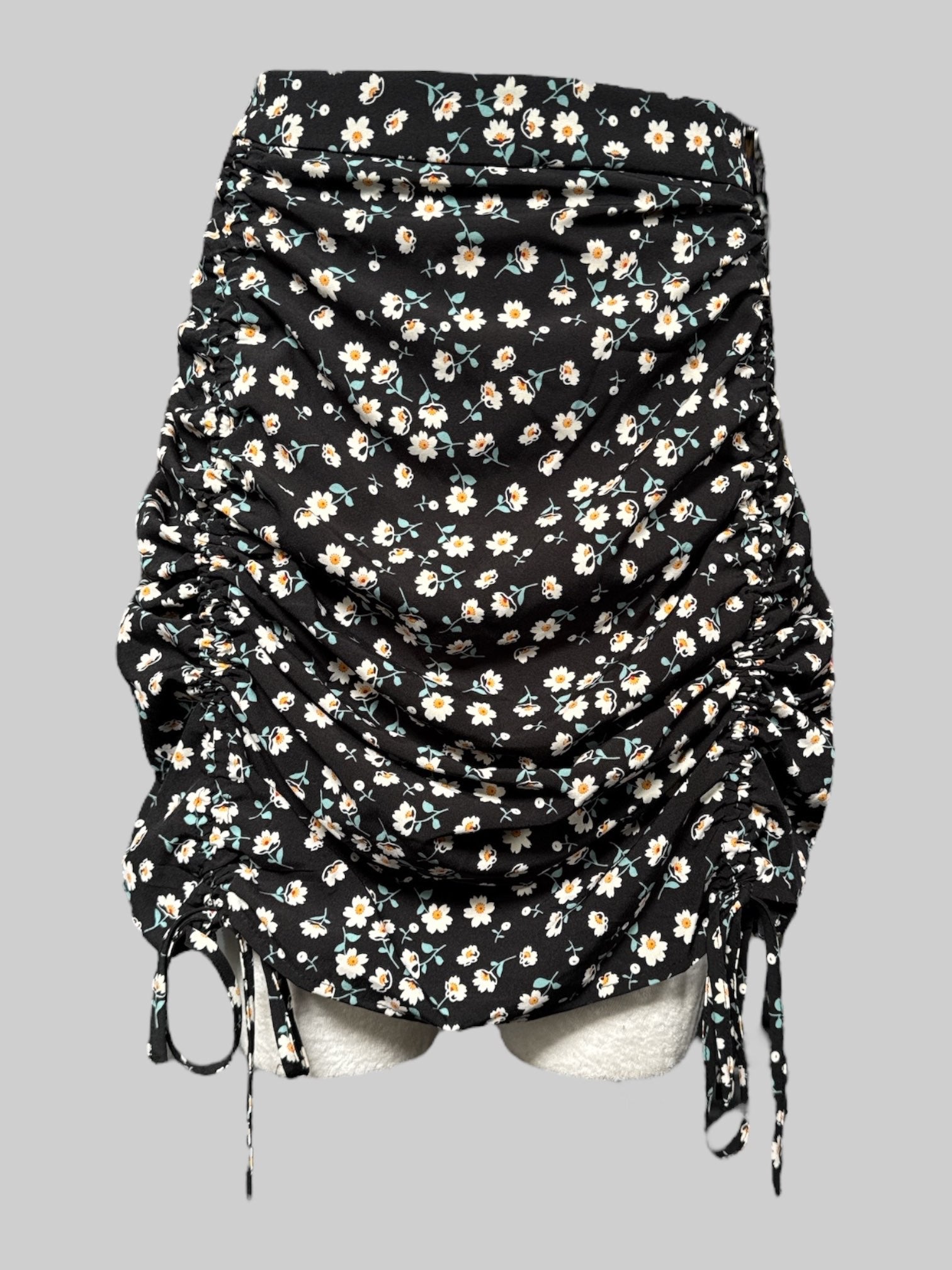 1X Black skirt with daisies and ruching in front with ties