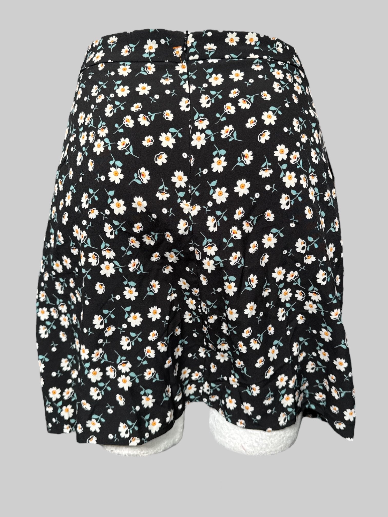 1X Black skirt with daisies and ruching in front with ties