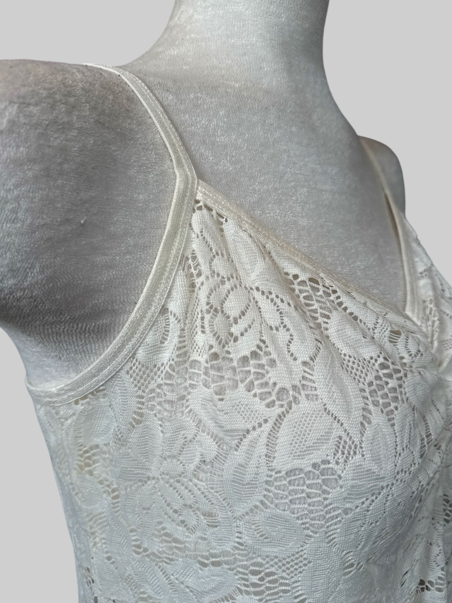 1X Off white sheer lace floral sleeveless top