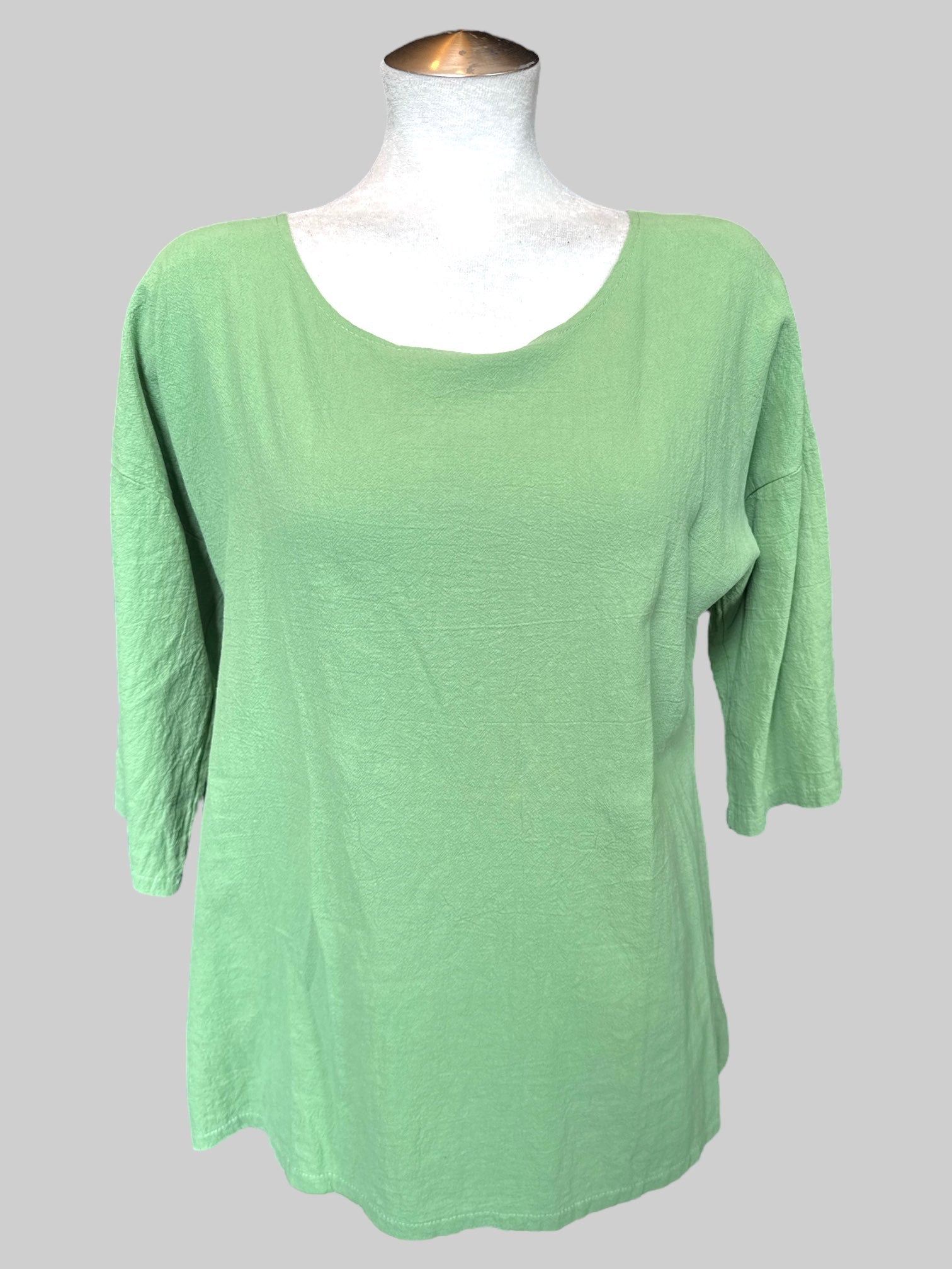 XL Green top with 3/4 sleeves
