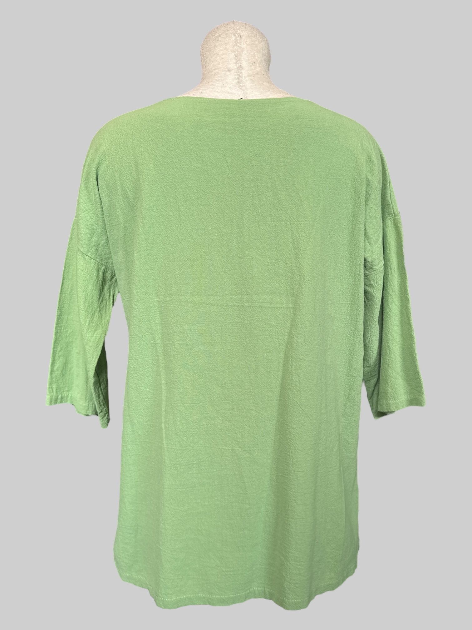 XL Green top with 3/4 sleeves