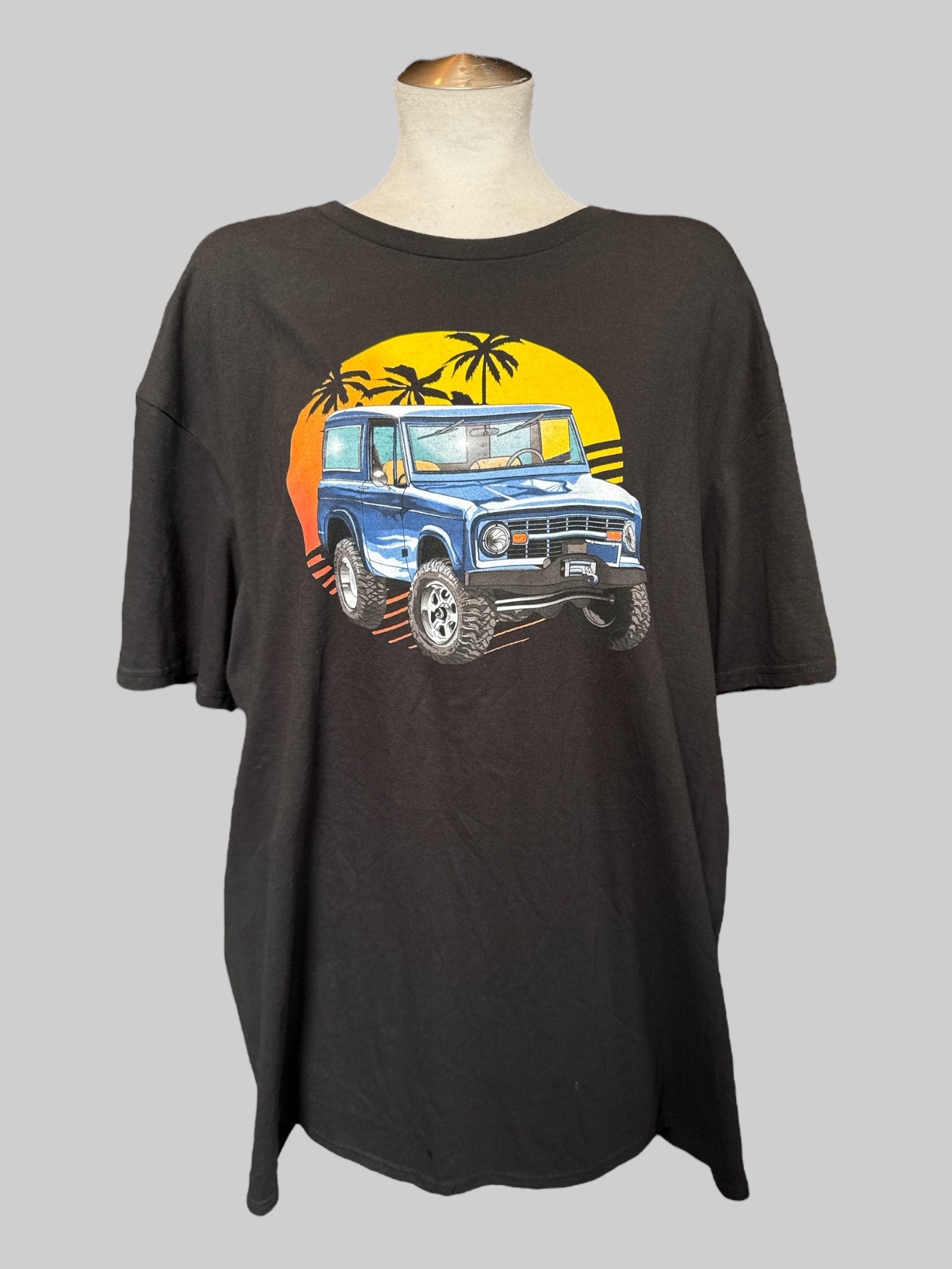 1X NWT black t shirt with car graphic