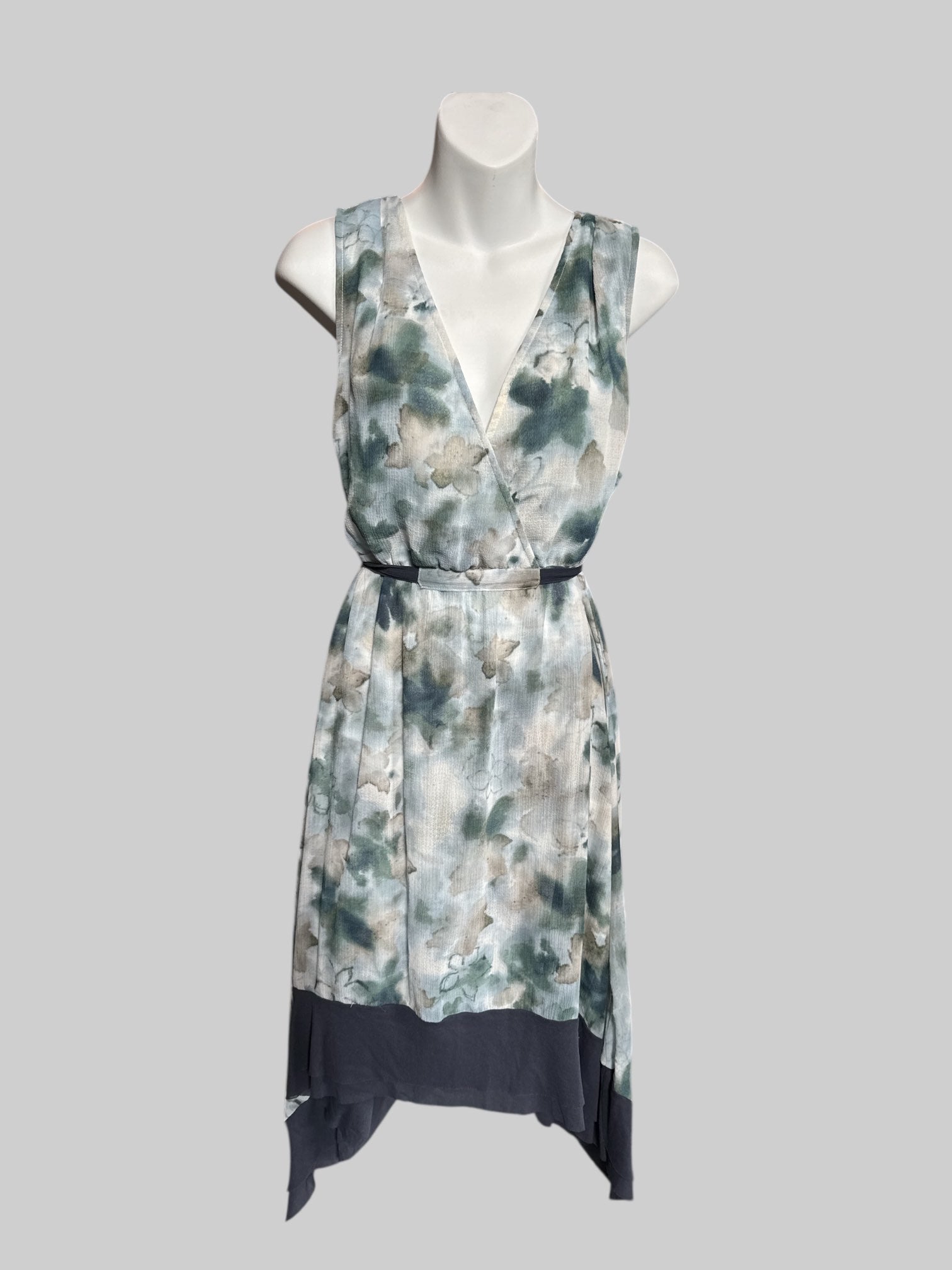 XL Simply Vera Wang green tone gauzy dress with belt and lining