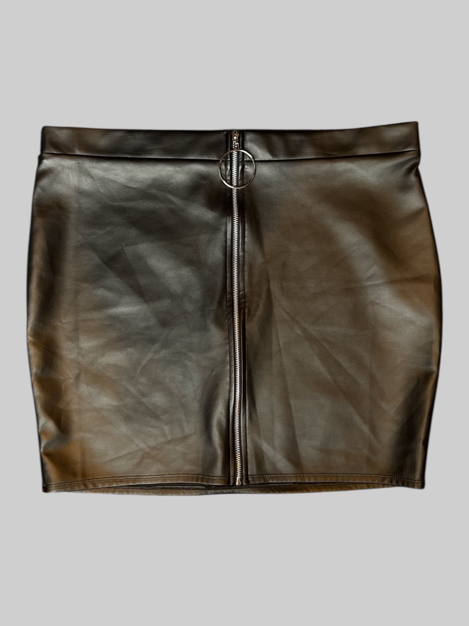 1X Black pleather skirt with o ring zipper
