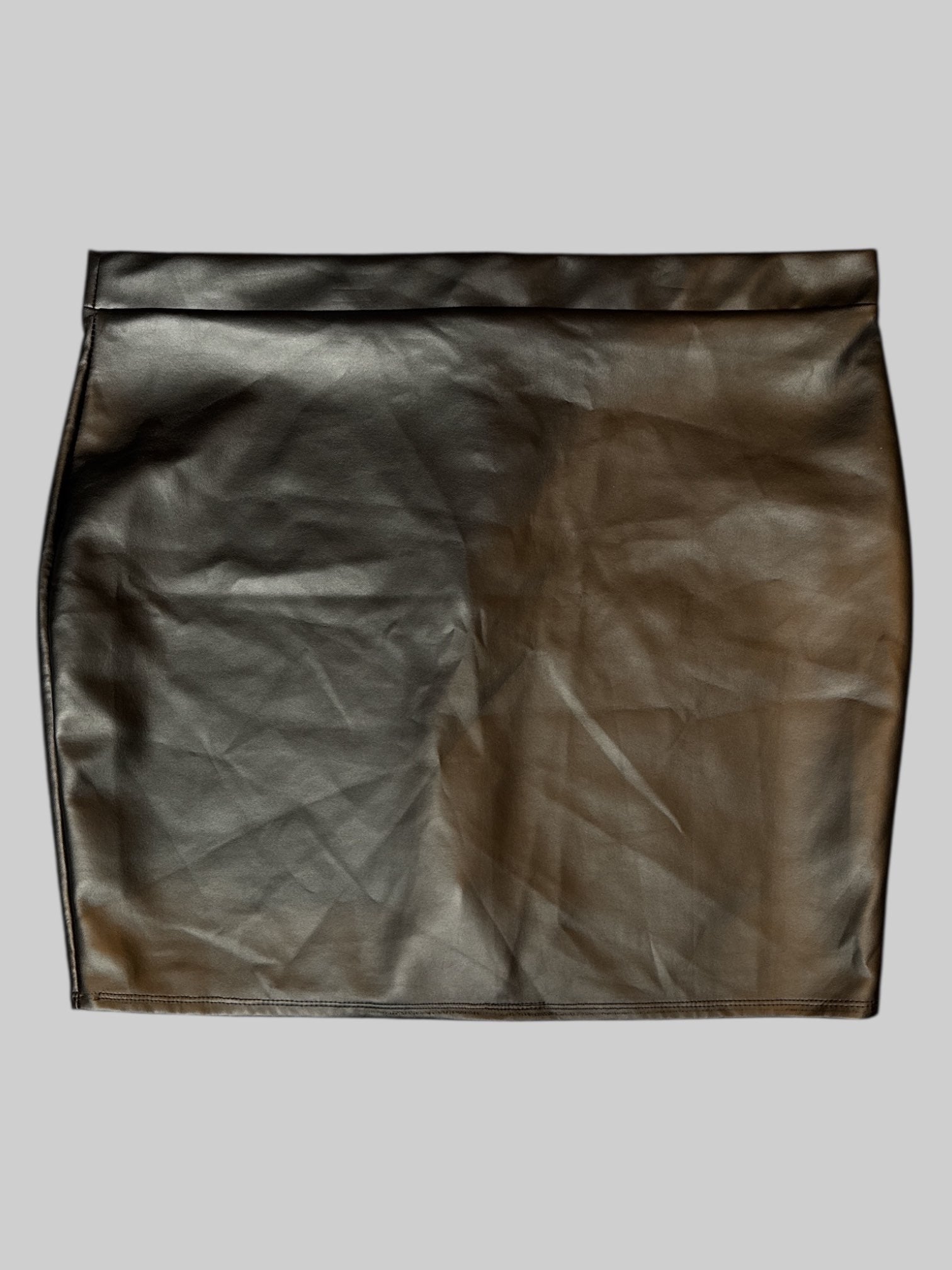 1X Black pleather skirt with o ring zipper