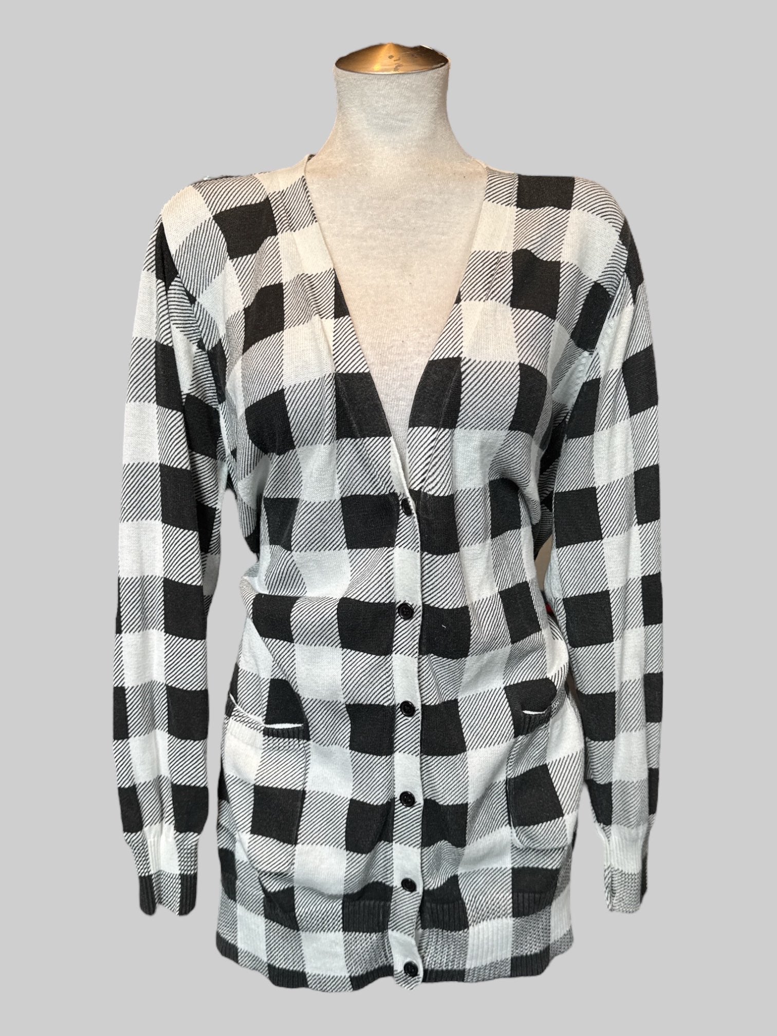 4X White and black checkered button up cardigan