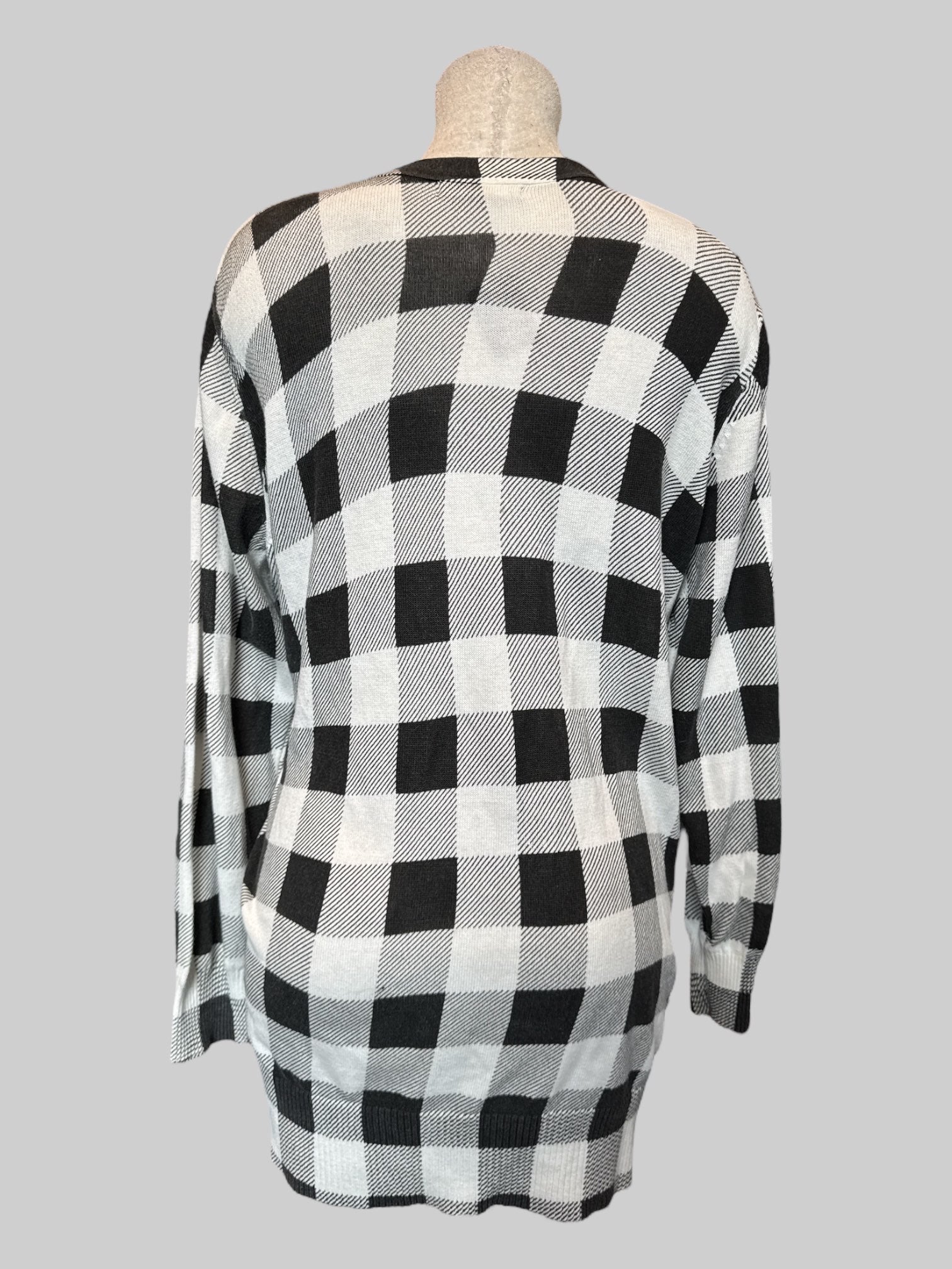 4X White and black checkered button up cardigan