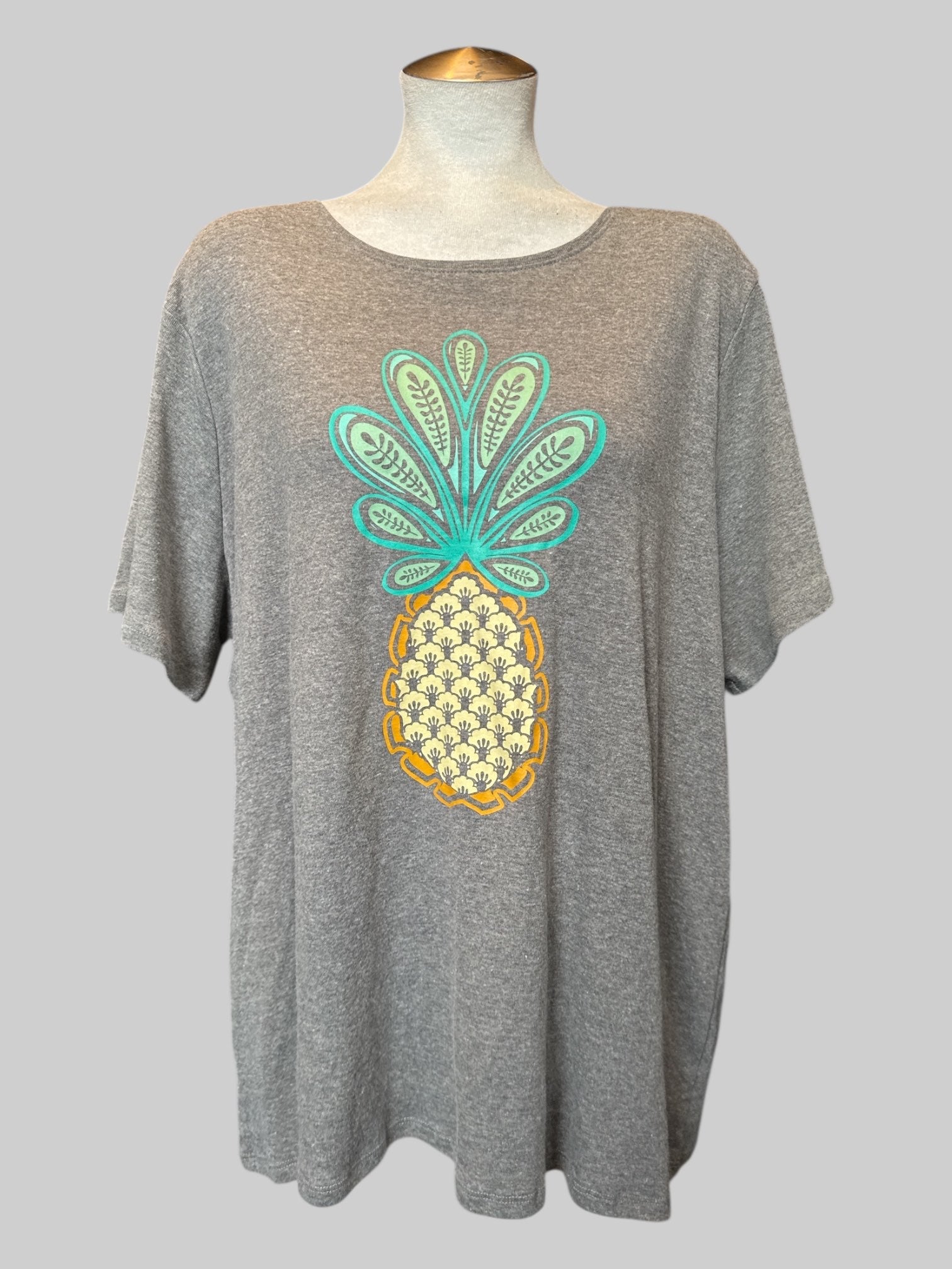 3X Heather gray t shirt with pineapple graphic