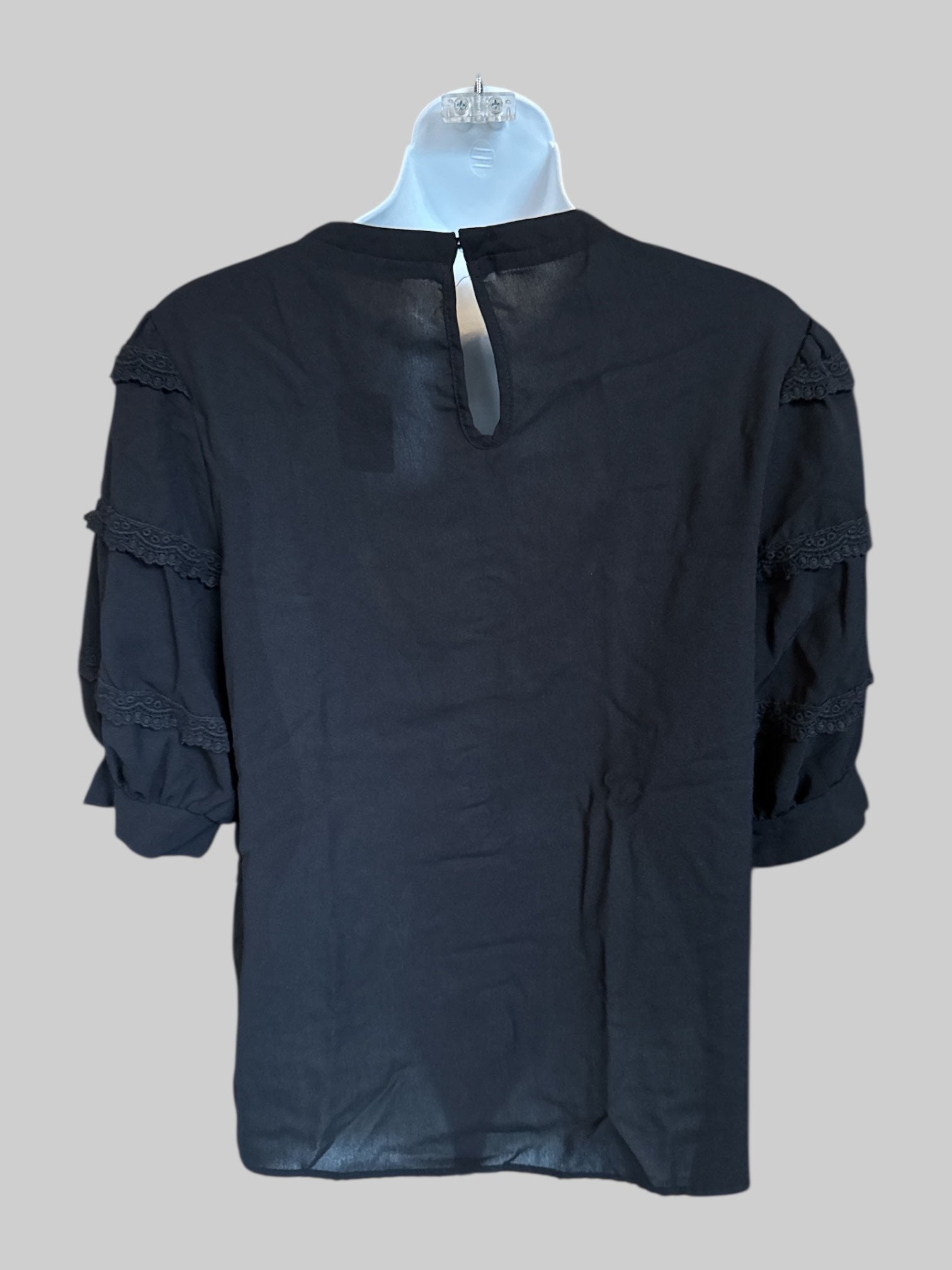 L Black top with lace ruffle pattern and keyhole closure on back