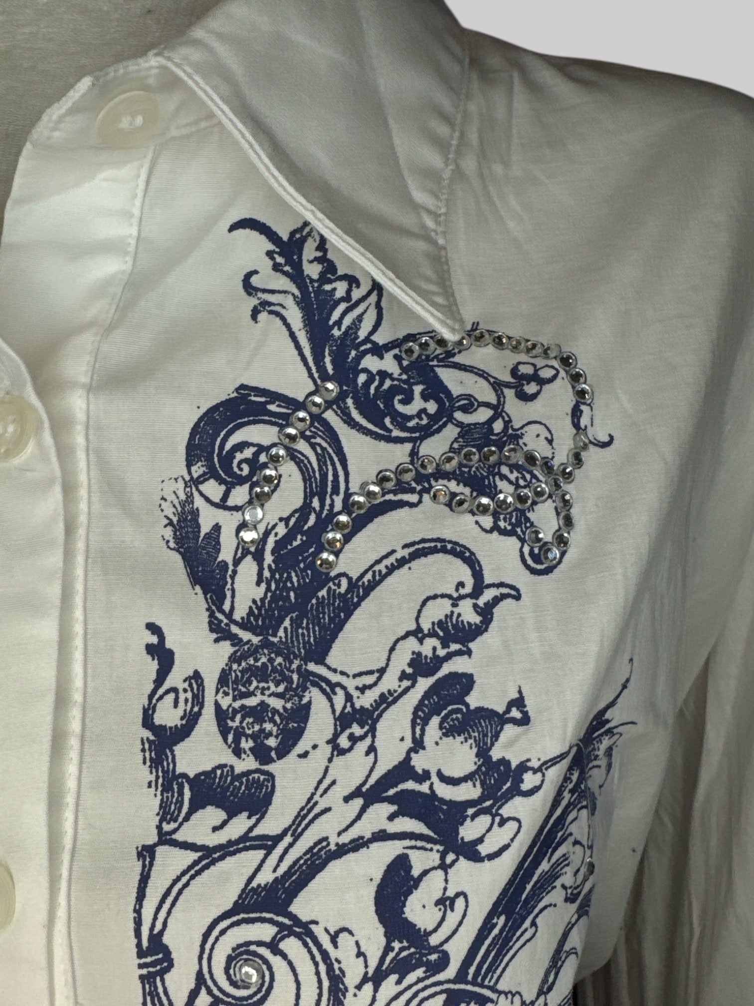 2X NWT white button up shirt with blue floral graphics and rhinestones